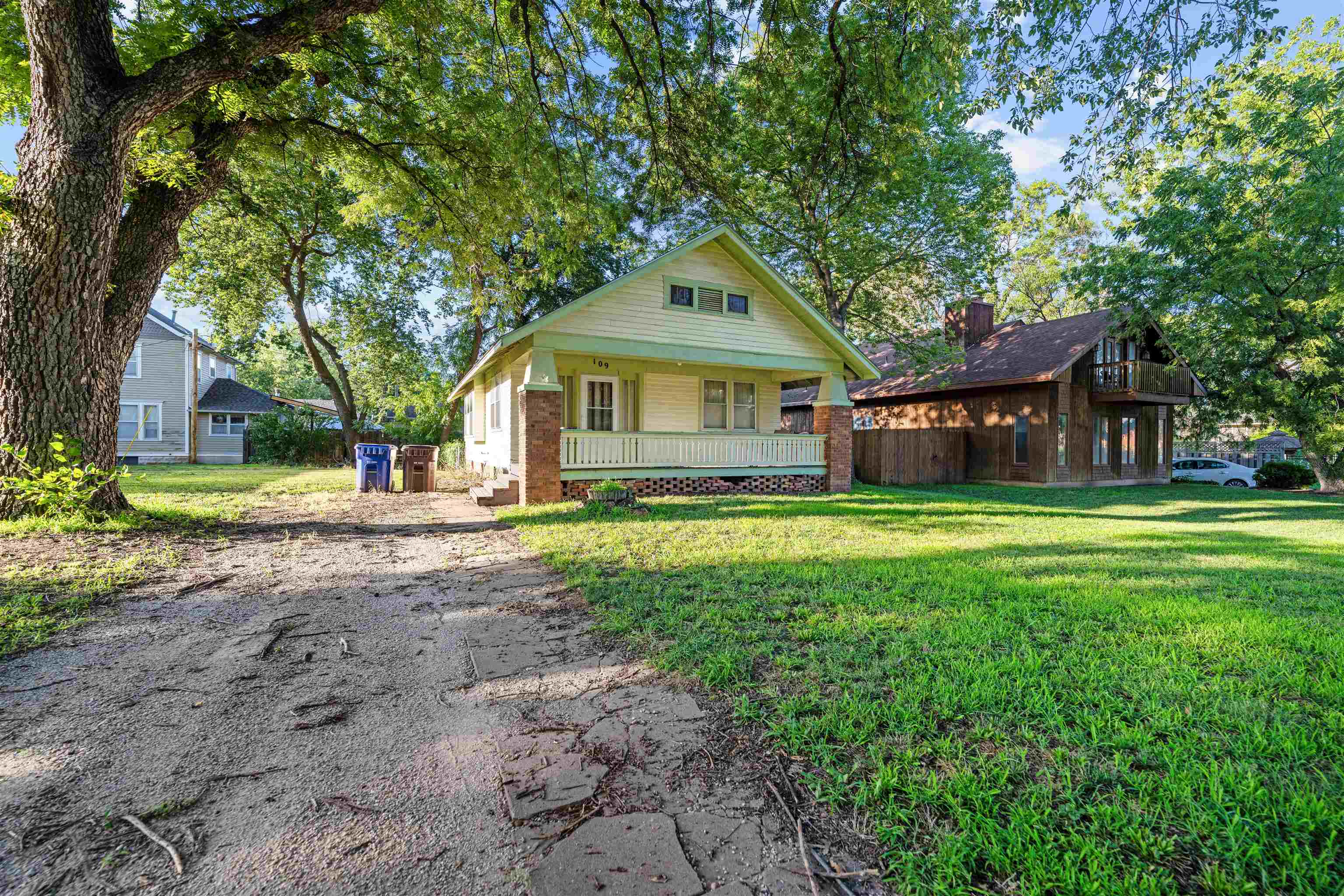 109 E Swensson Ave Property Photo 1