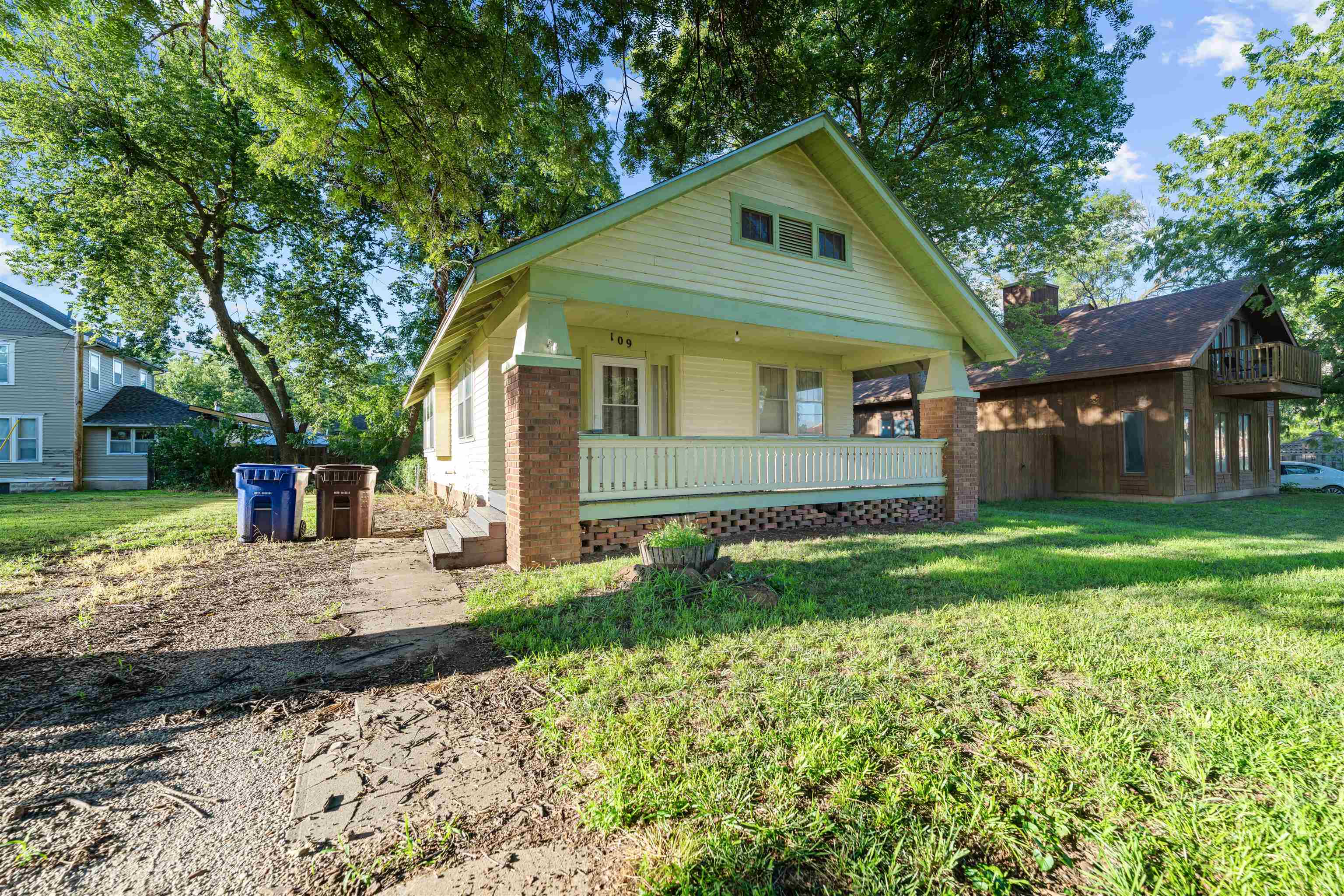 109 E Swensson Ave Property Photo 2