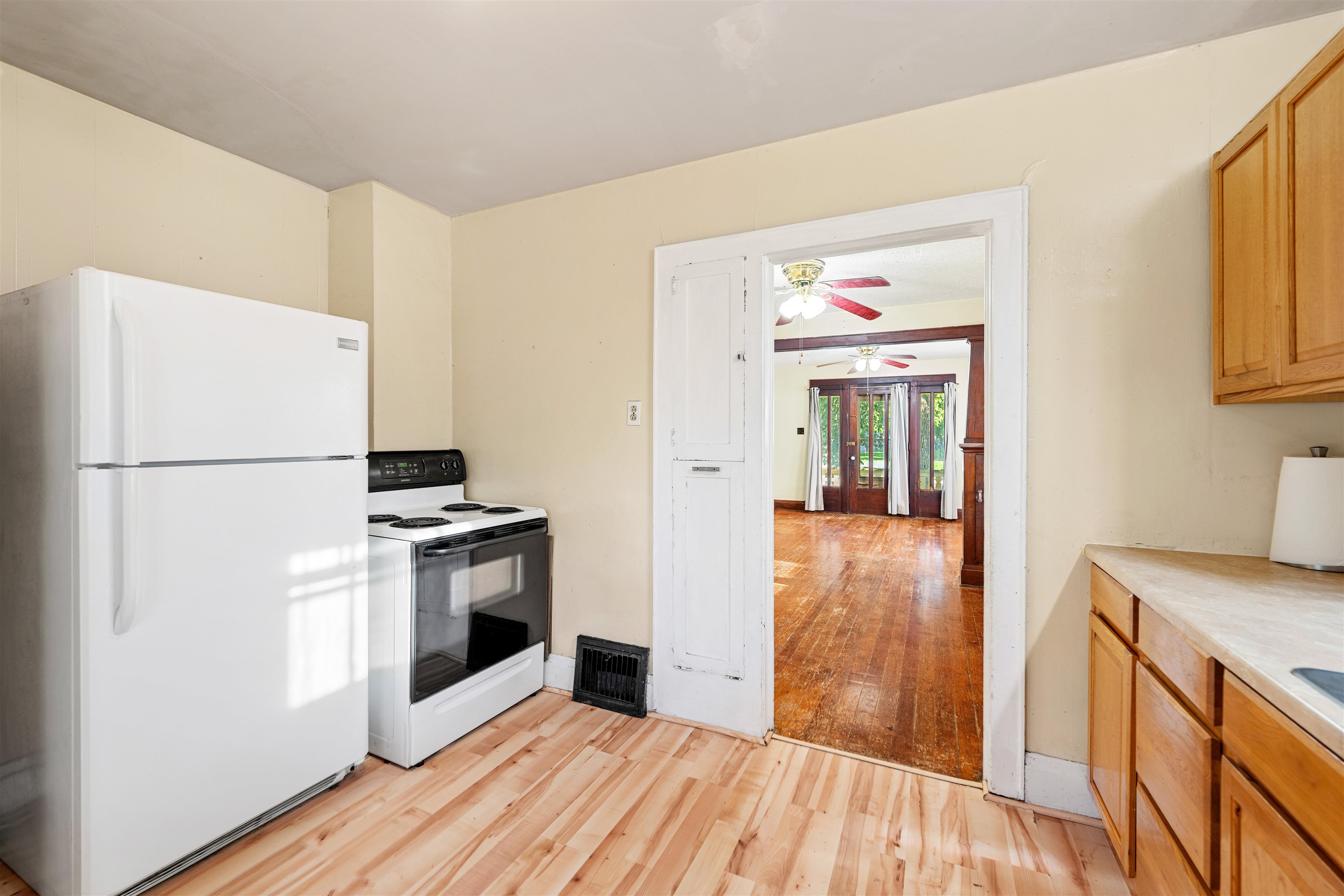 109 E Swensson Ave Property Photo 8