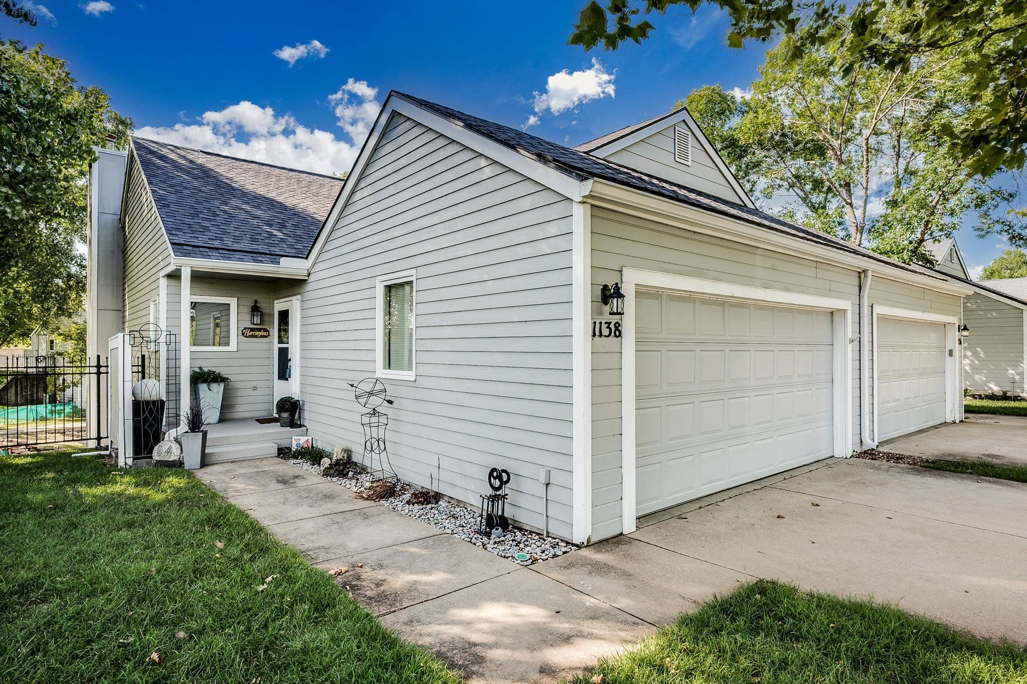 1138 N Bayshore Property Photo 1