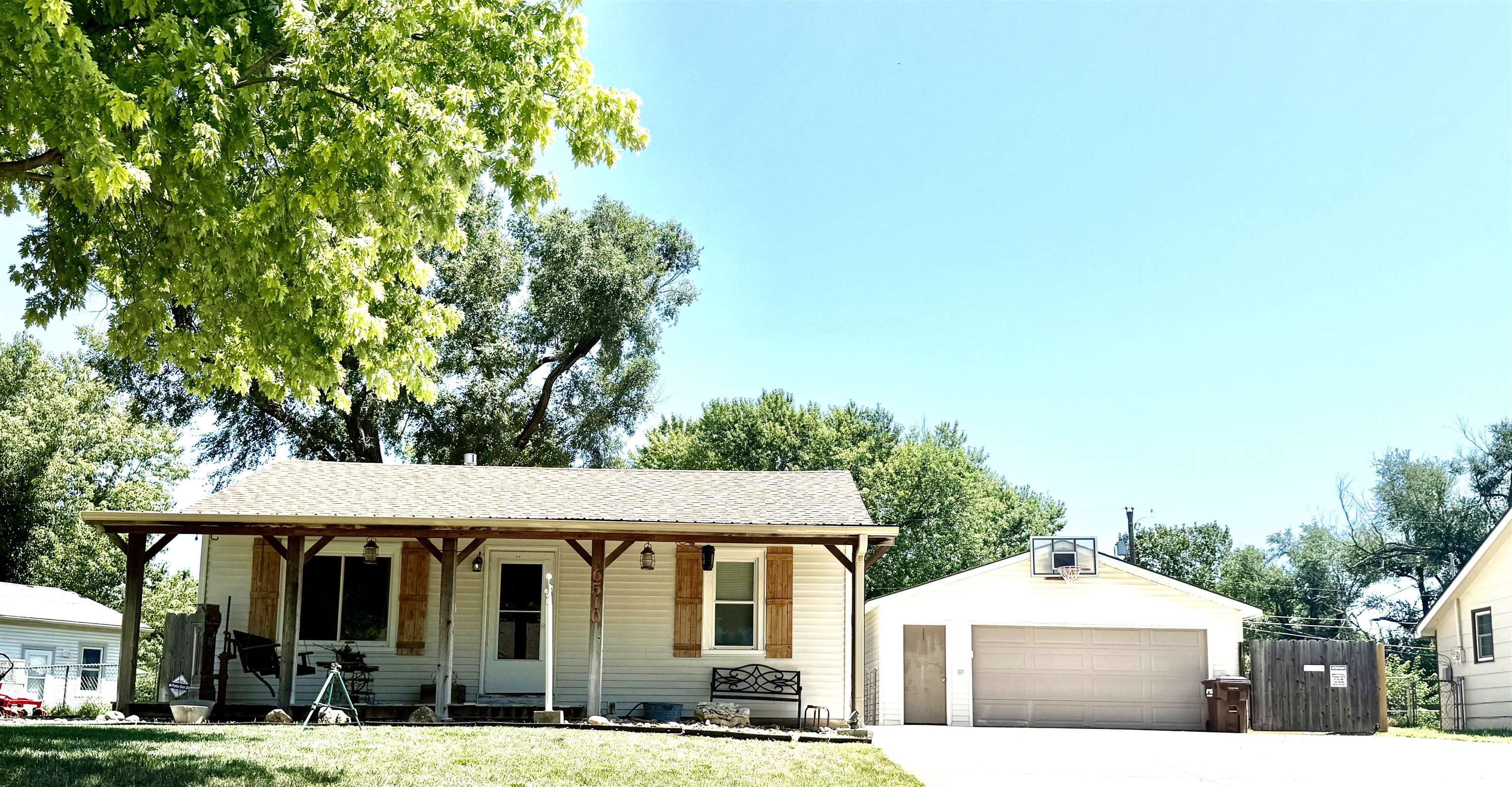 6510 S Ward Pkwy Property Photo 1