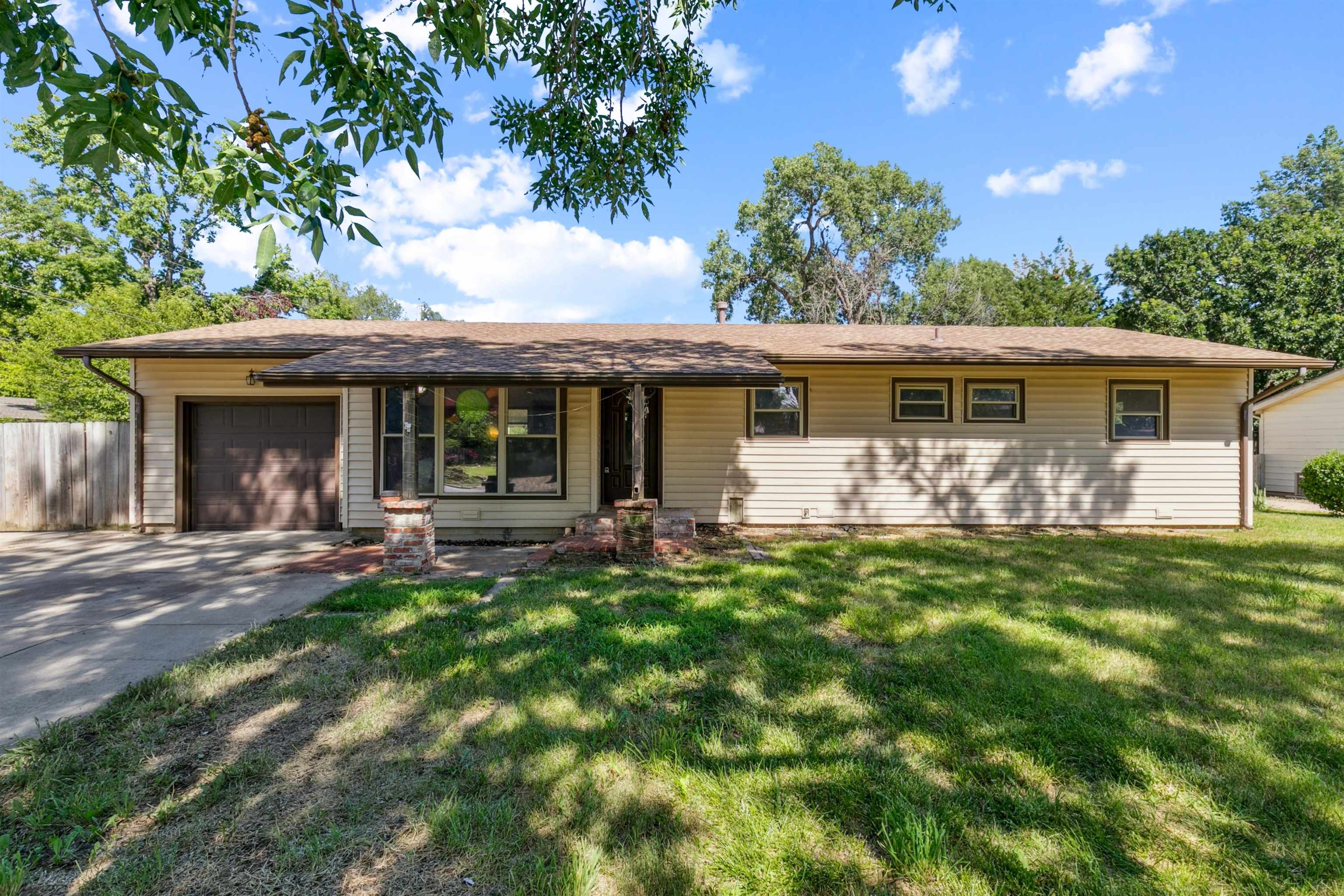 626 N Emerson Ave Property Photo