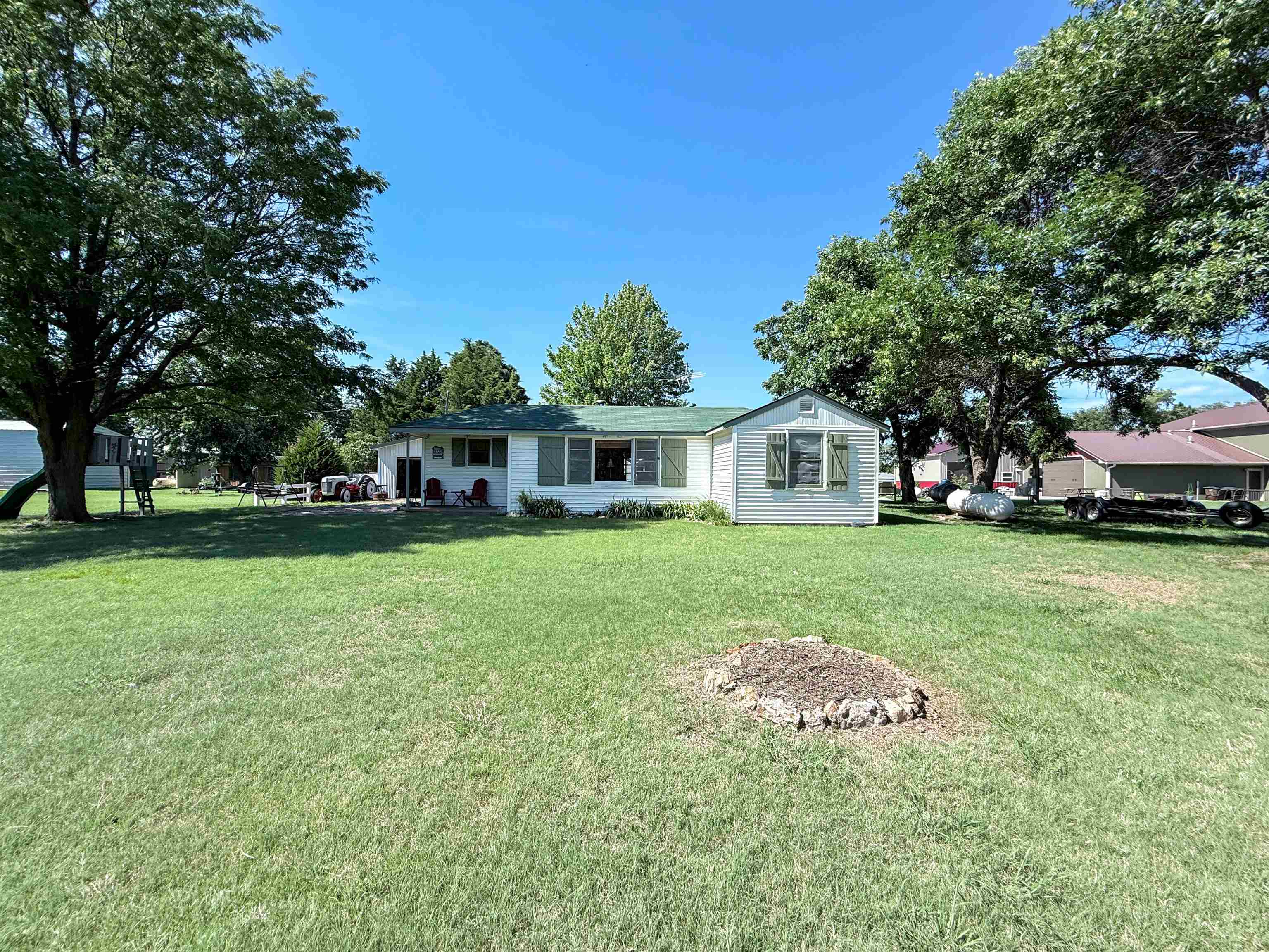 37 Shoreline Dr Property Photo 1