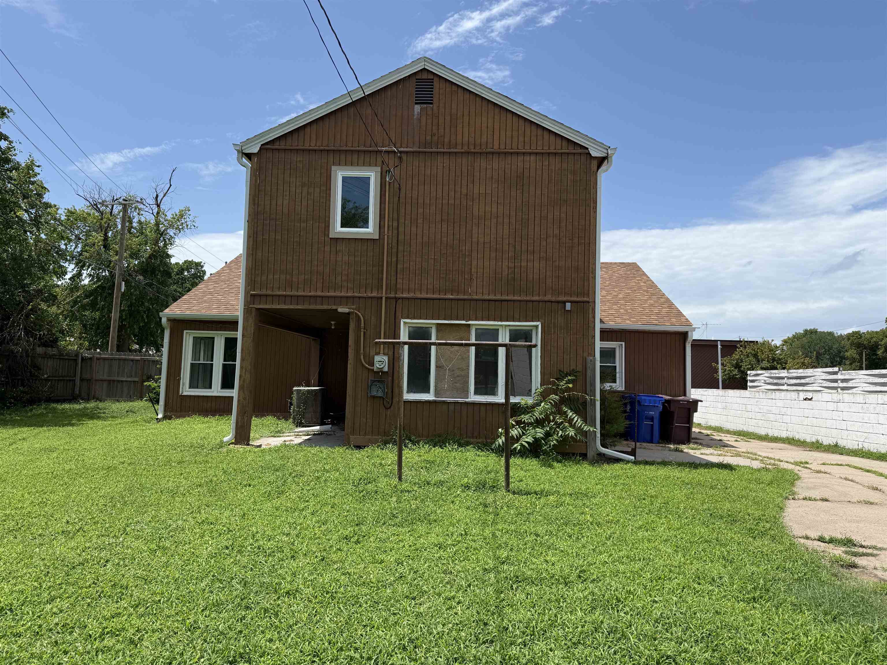 111 S Park St Property Photo 4