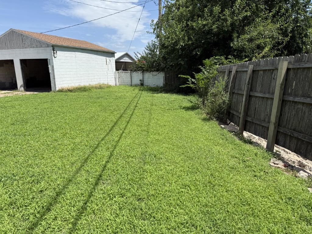 111 S Park St Property Photo 6