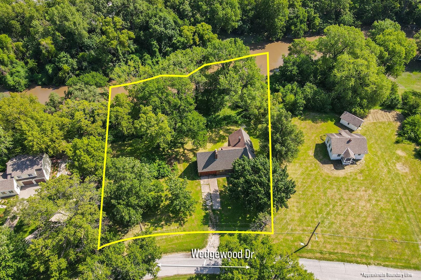 2936 N Wedgewood Property Photo 1