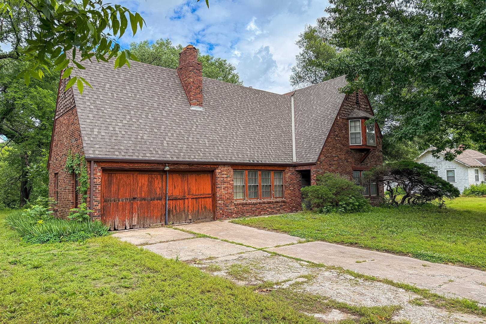 2936 N Wedgewood Property Photo 3