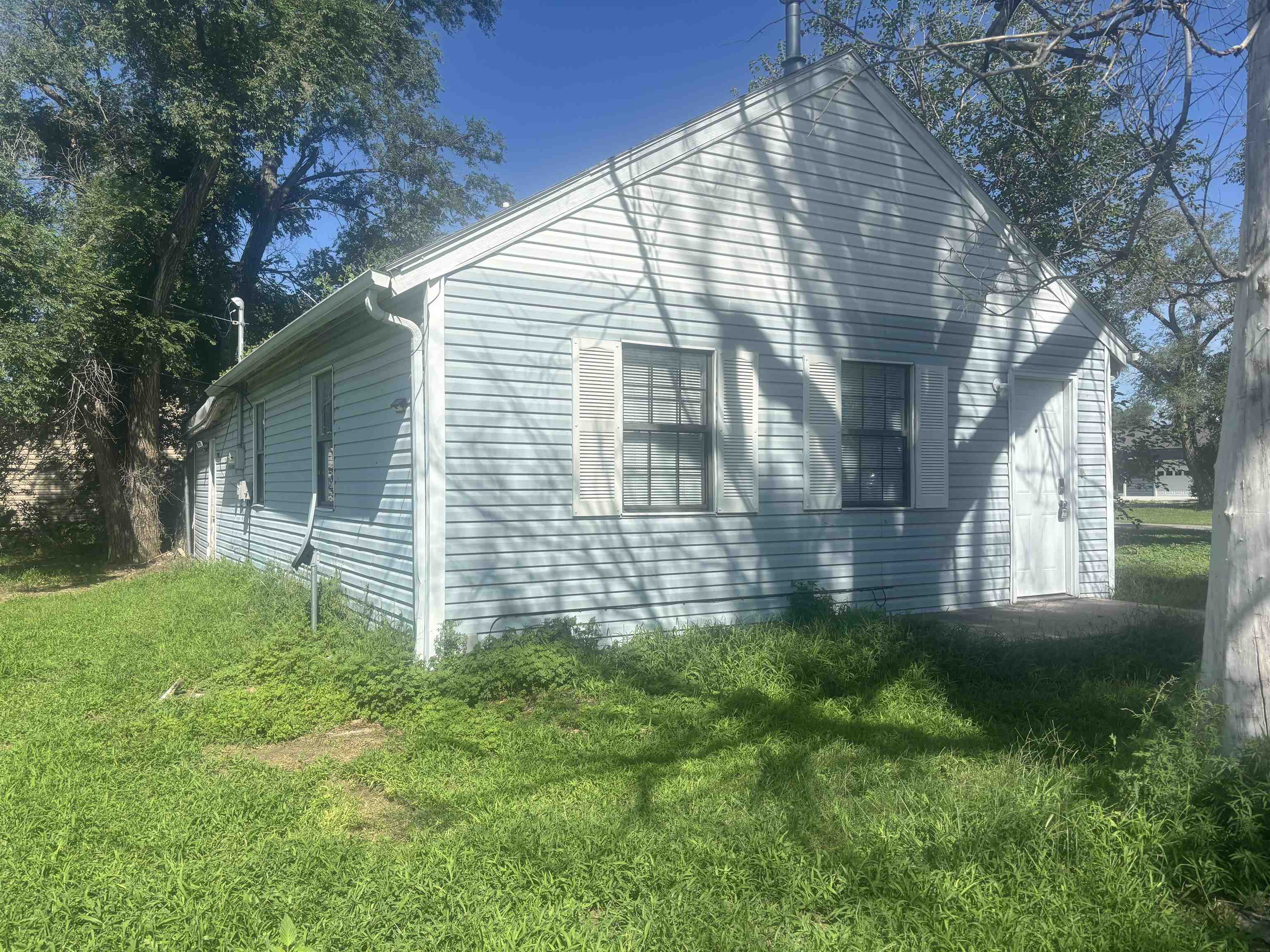 1529 W 12th Ave