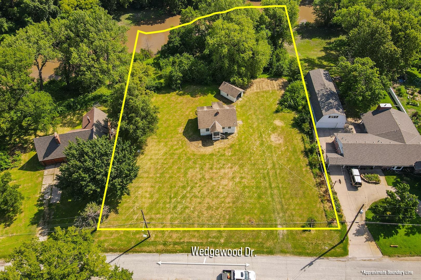 2926 N Wedgewood Property Photo 1