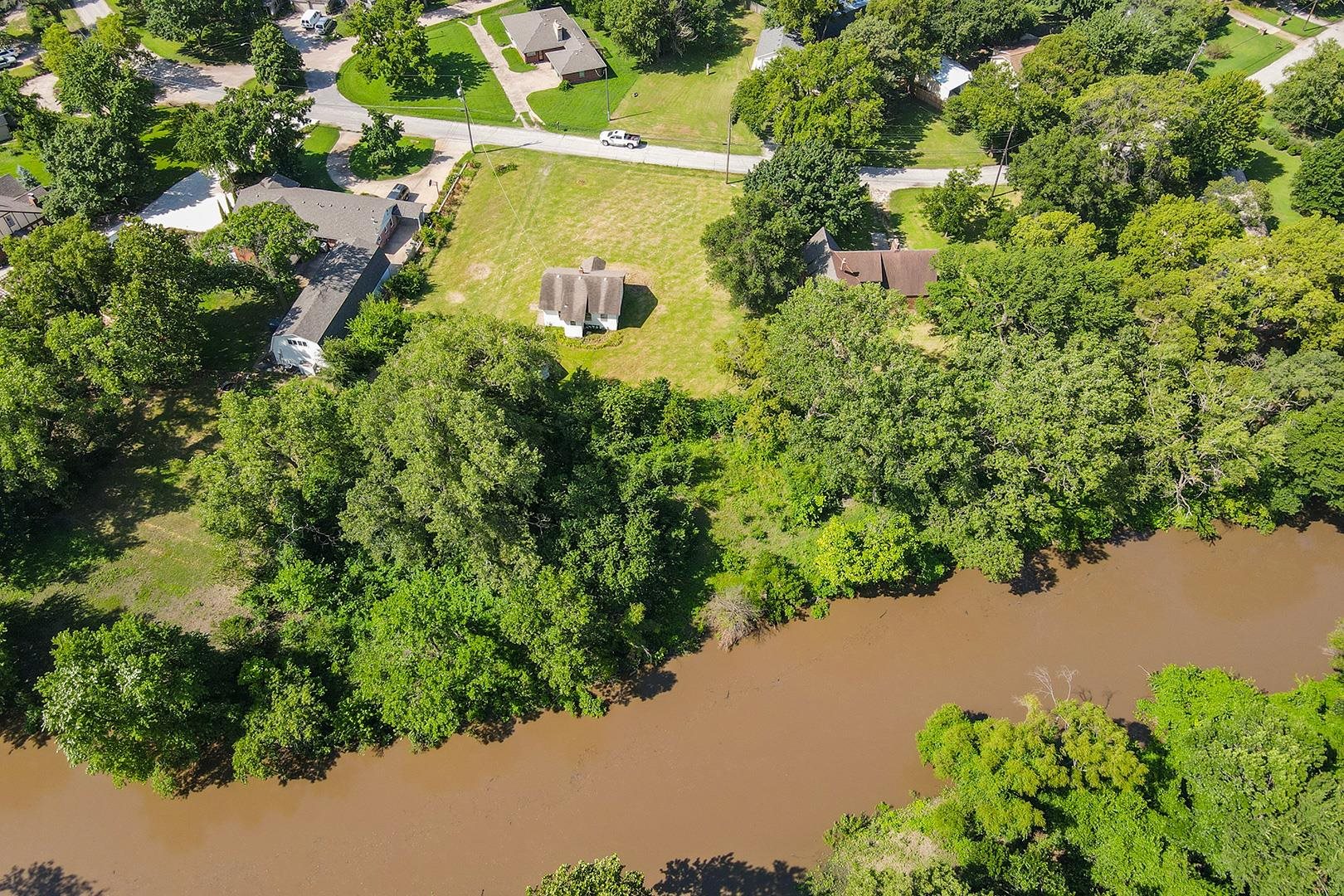 2926 N Wedgewood Property Photo 2