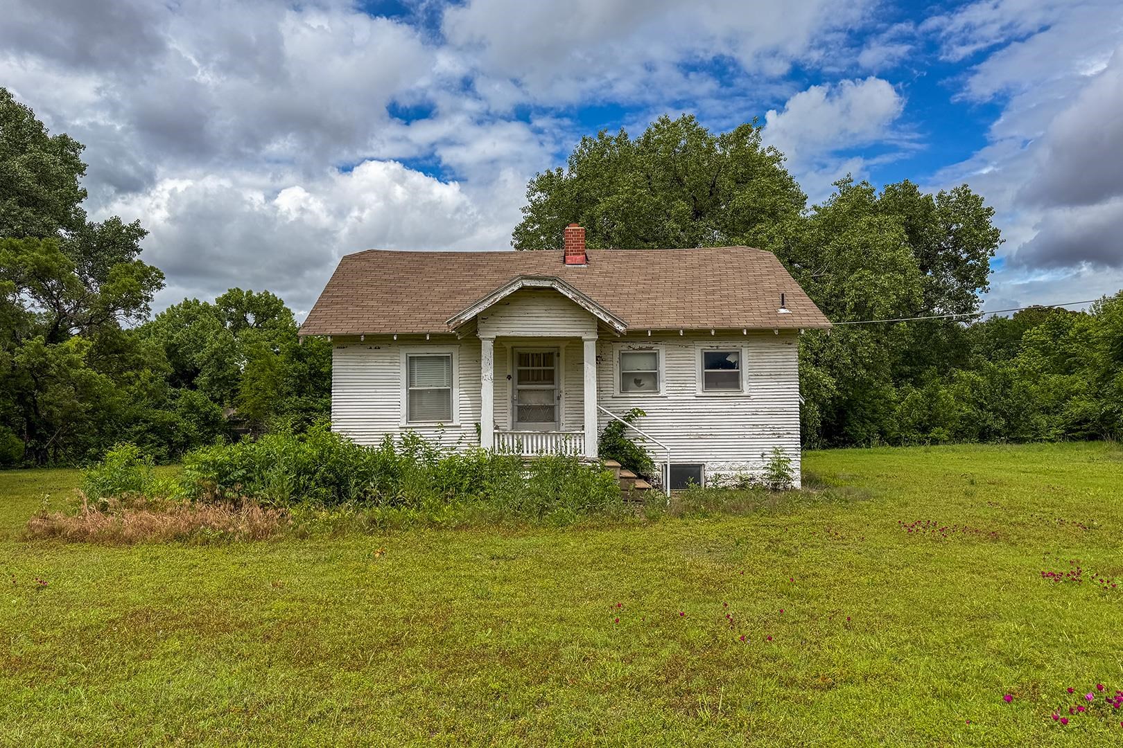 2926 N Wedgewood Property Photo 3