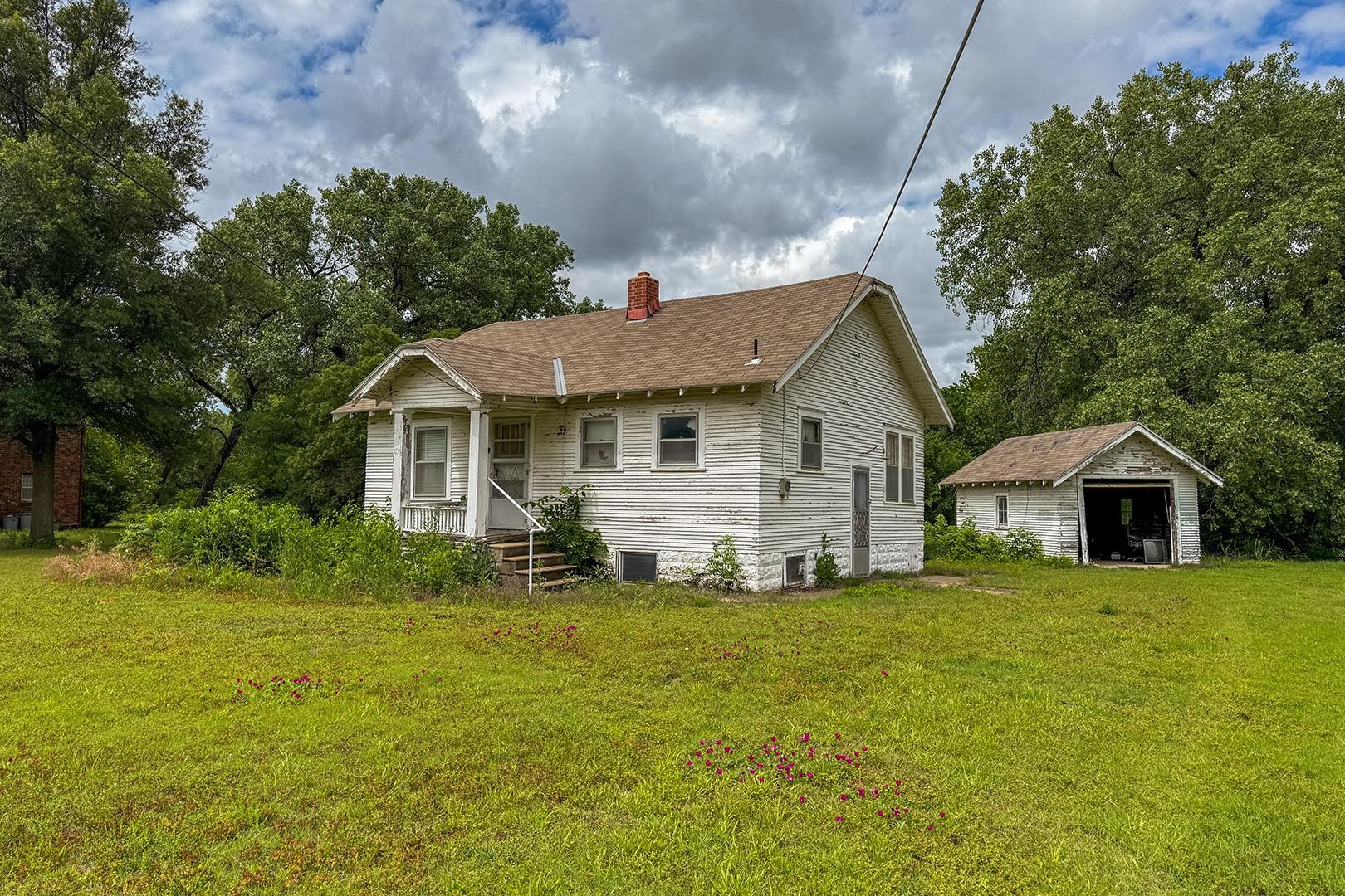 2926 N Wedgewood Property Photo 5