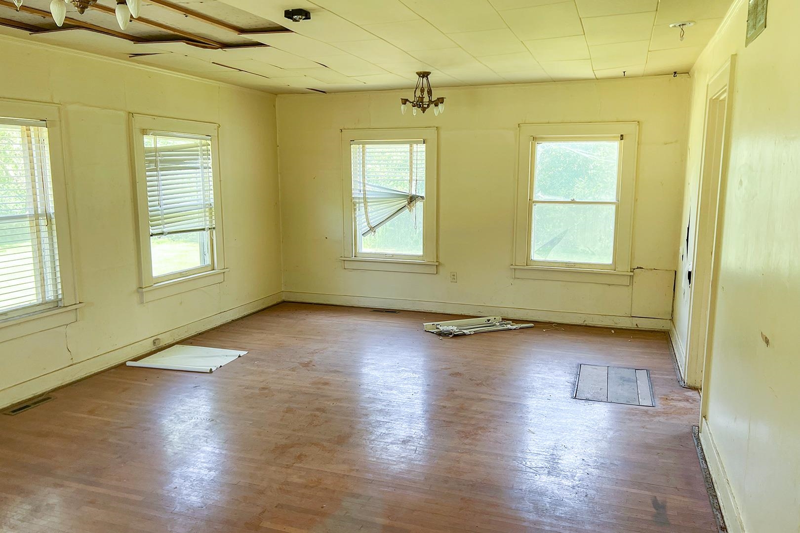 2926 N Wedgewood Property Photo 6