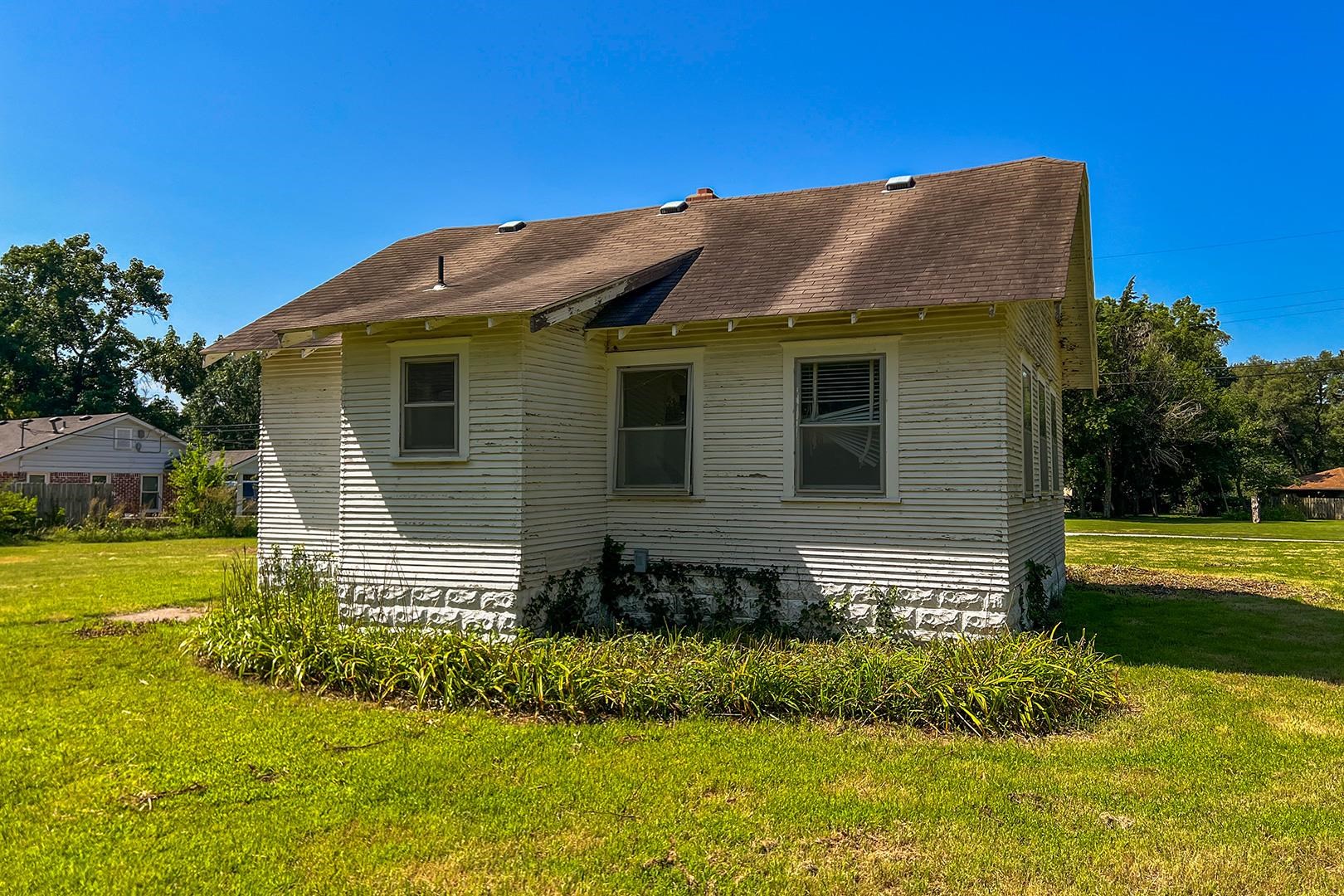 2926 N Wedgewood Property Photo 18