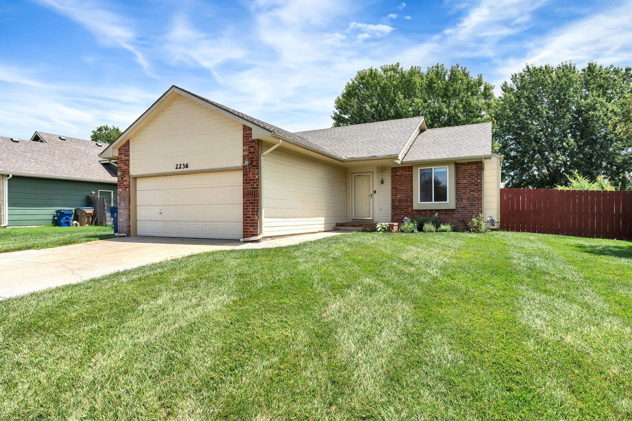 2236 N Duckcreek Ln Property Photo 1