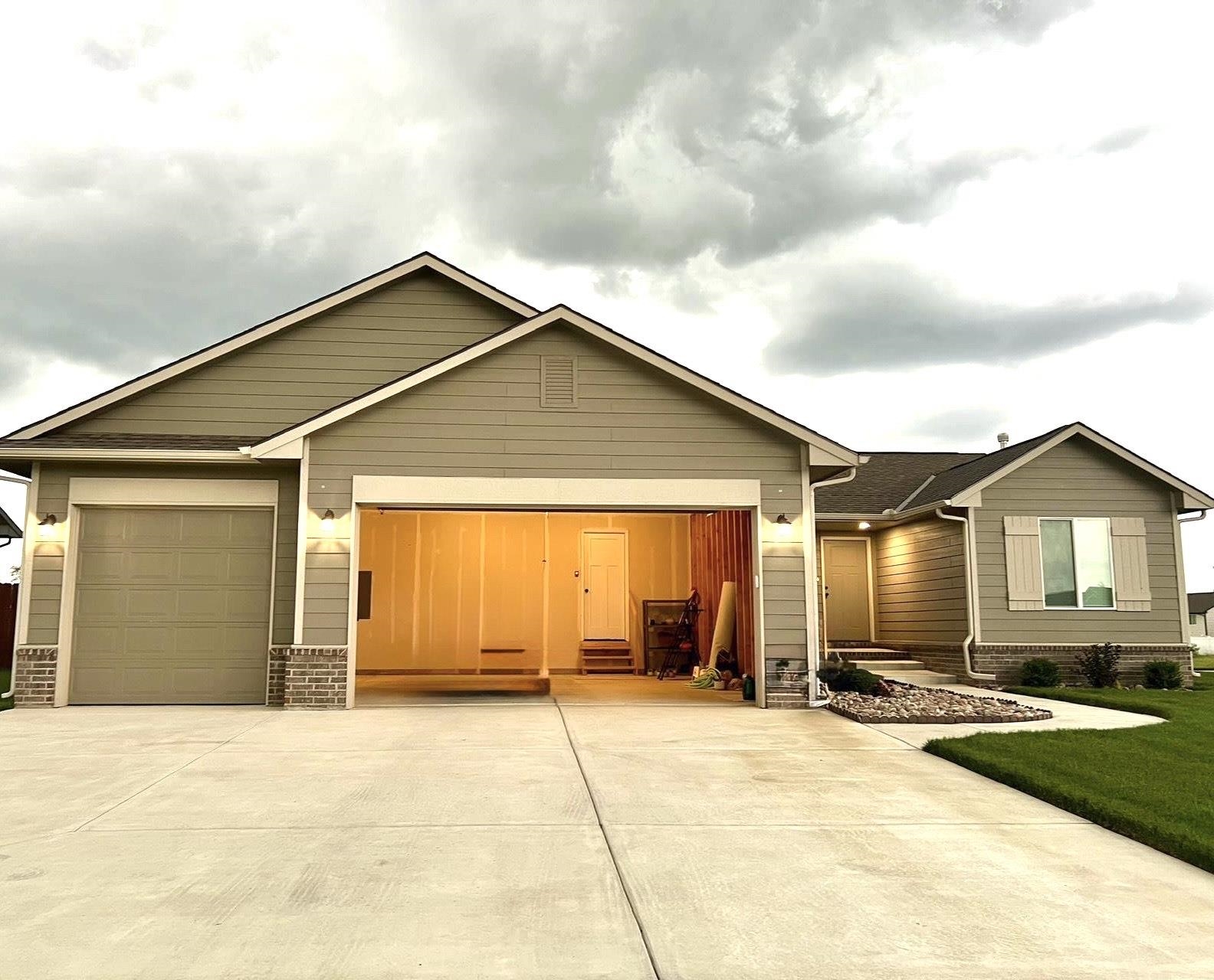 4560 N Atherton Property Photo 3