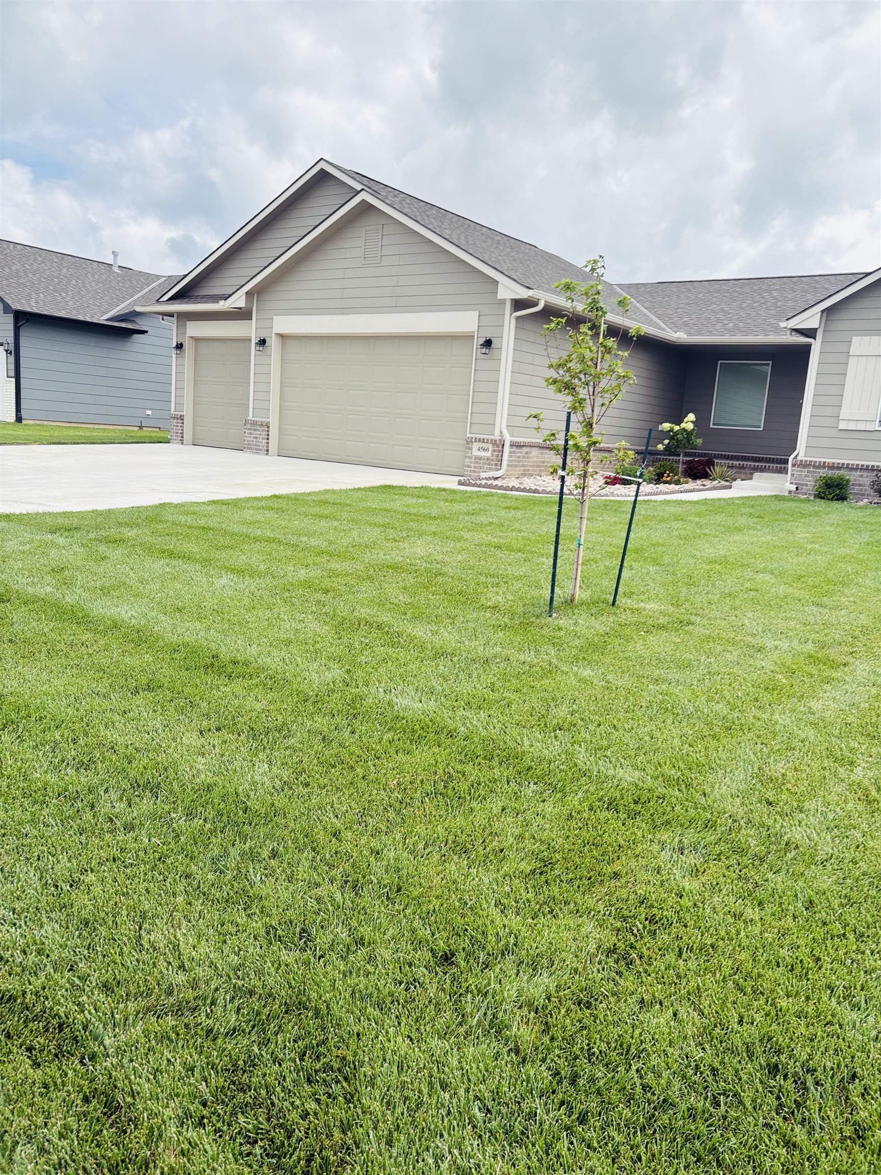 4560 N Atherton Property Photo 10