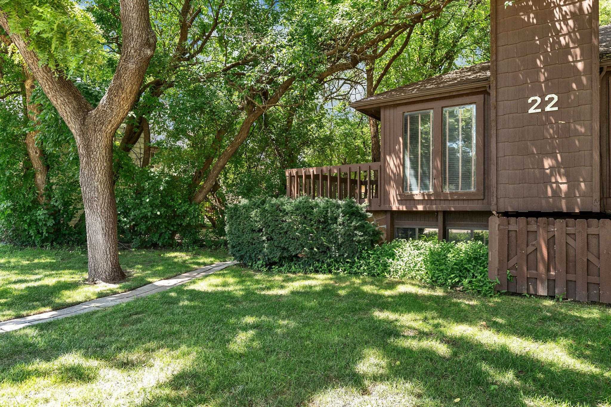 2421 S Yellowstone St Property Photo 3