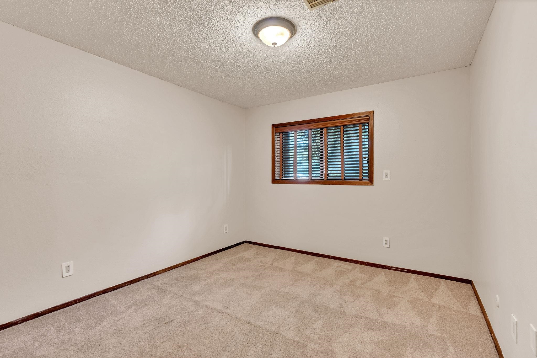 2421 S Yellowstone St Property Photo 24