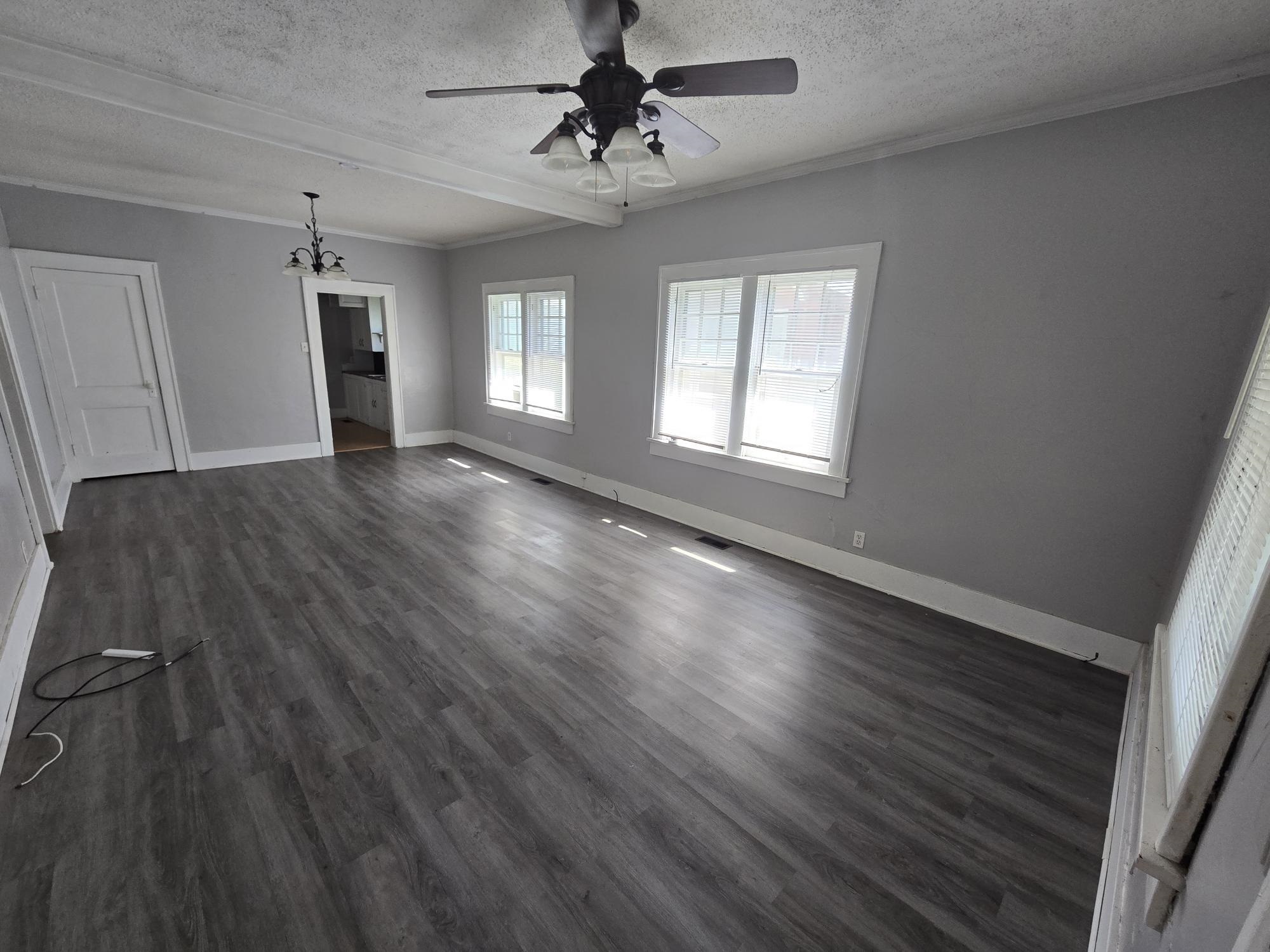 1412 E 2nd Property Photo 3