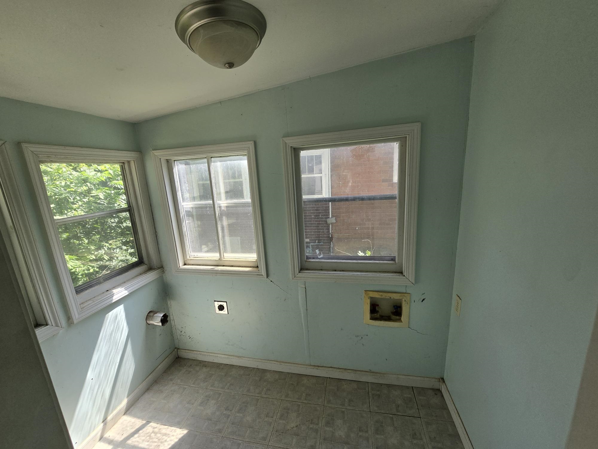 1412 E 2nd Property Photo 10