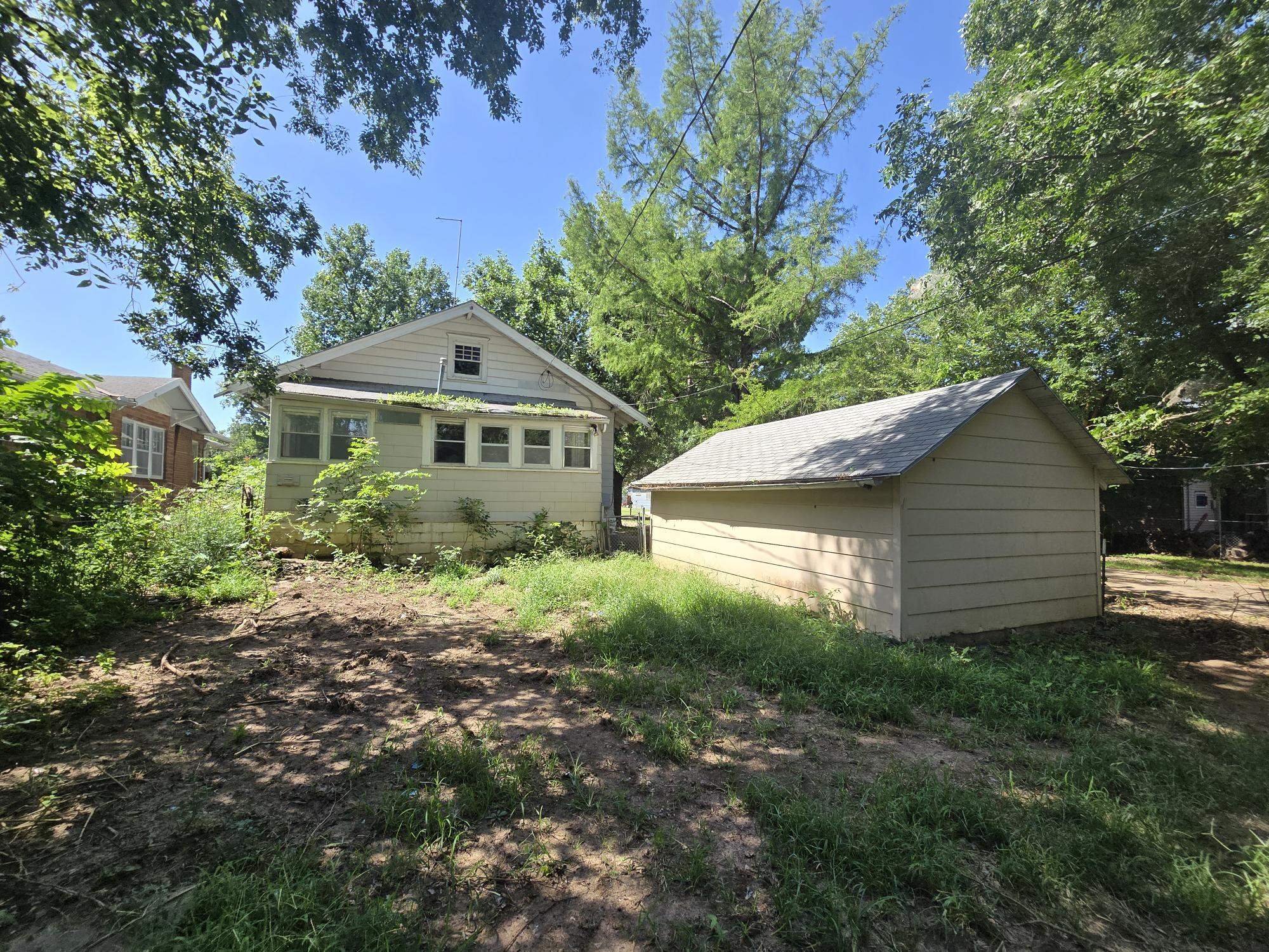 1412 E 2nd Property Photo 13