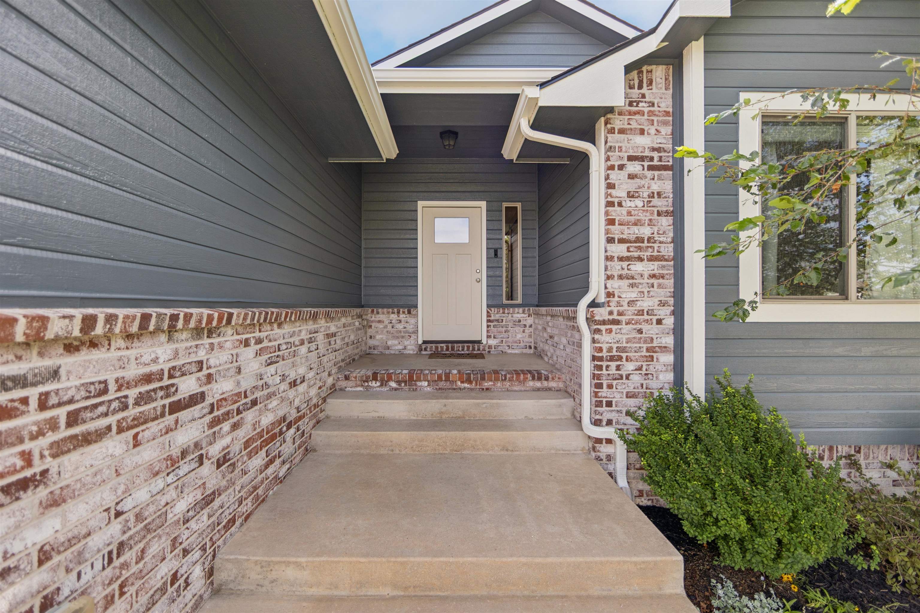 5116 N Marblefalls St Property Photo 2