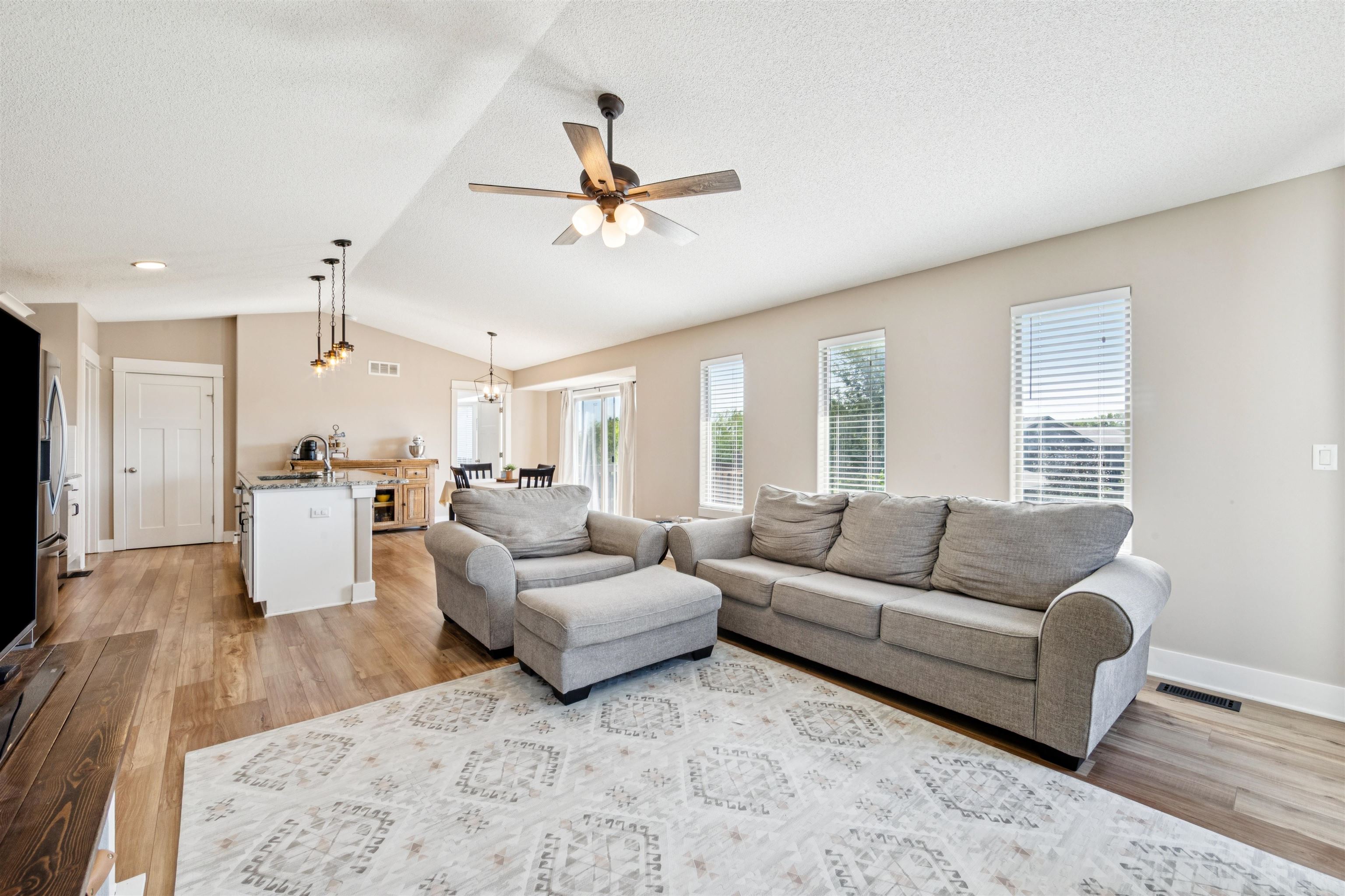 5116 N Marblefalls St Property Photo 6