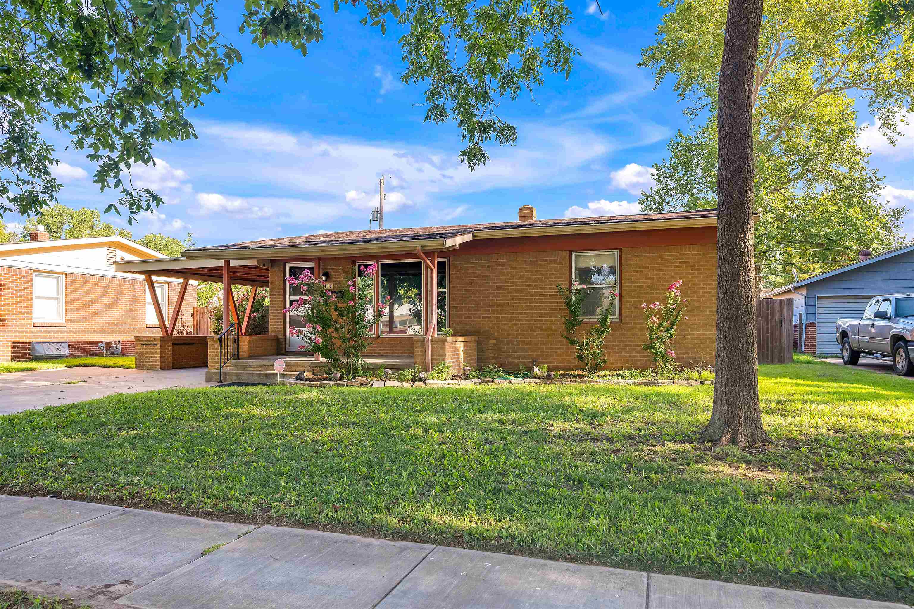 1116 E Alturas St Property Photo 1