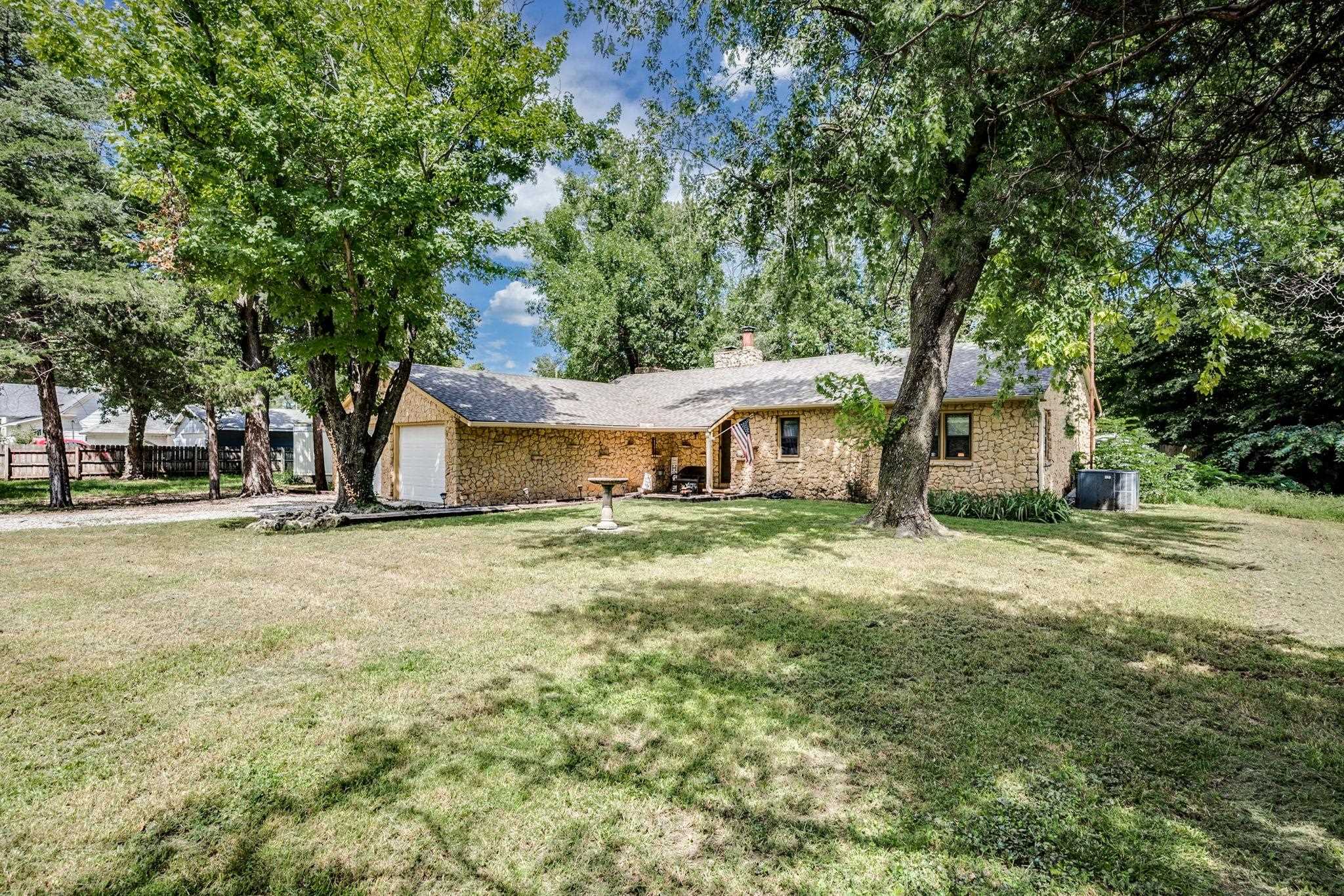 210 N Lincoln Property Photo 2