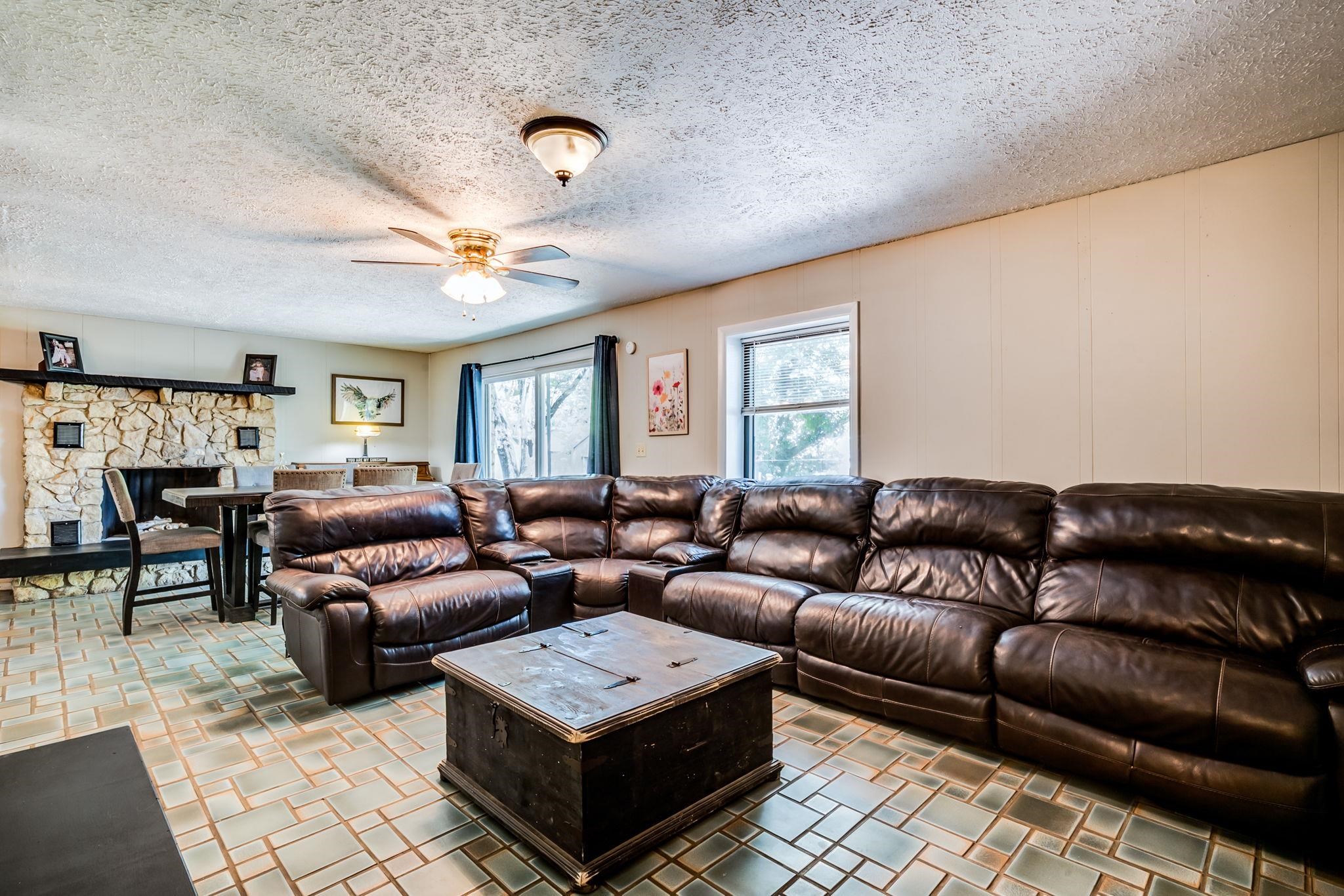 210 N Lincoln Property Photo 4