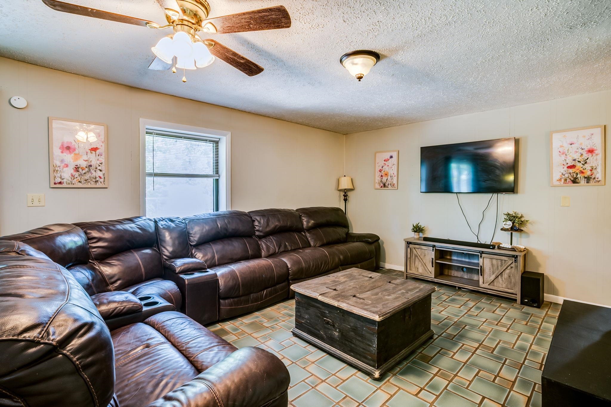 210 N Lincoln Property Photo 7