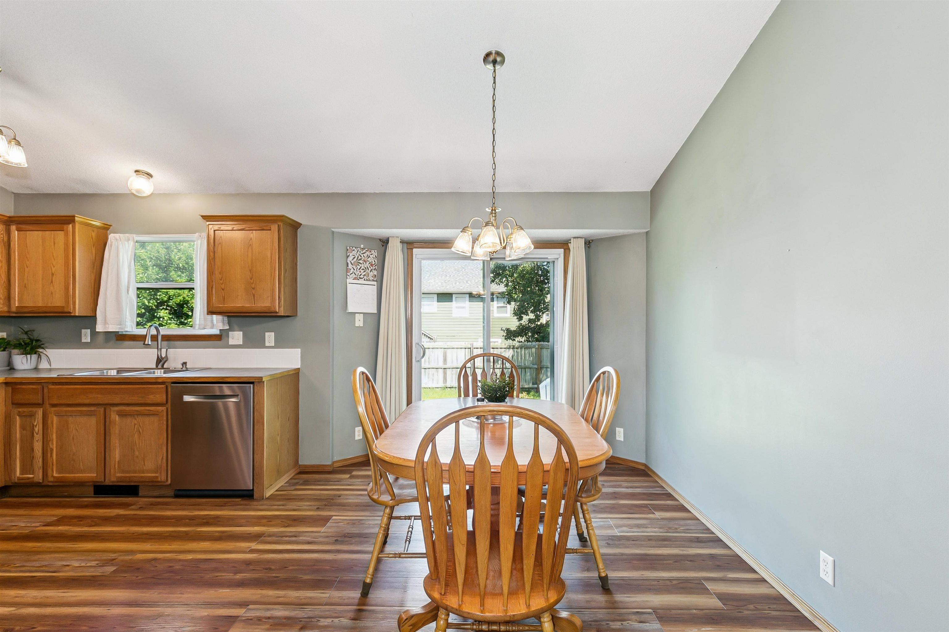 2318 S Shefford Property Photo 8