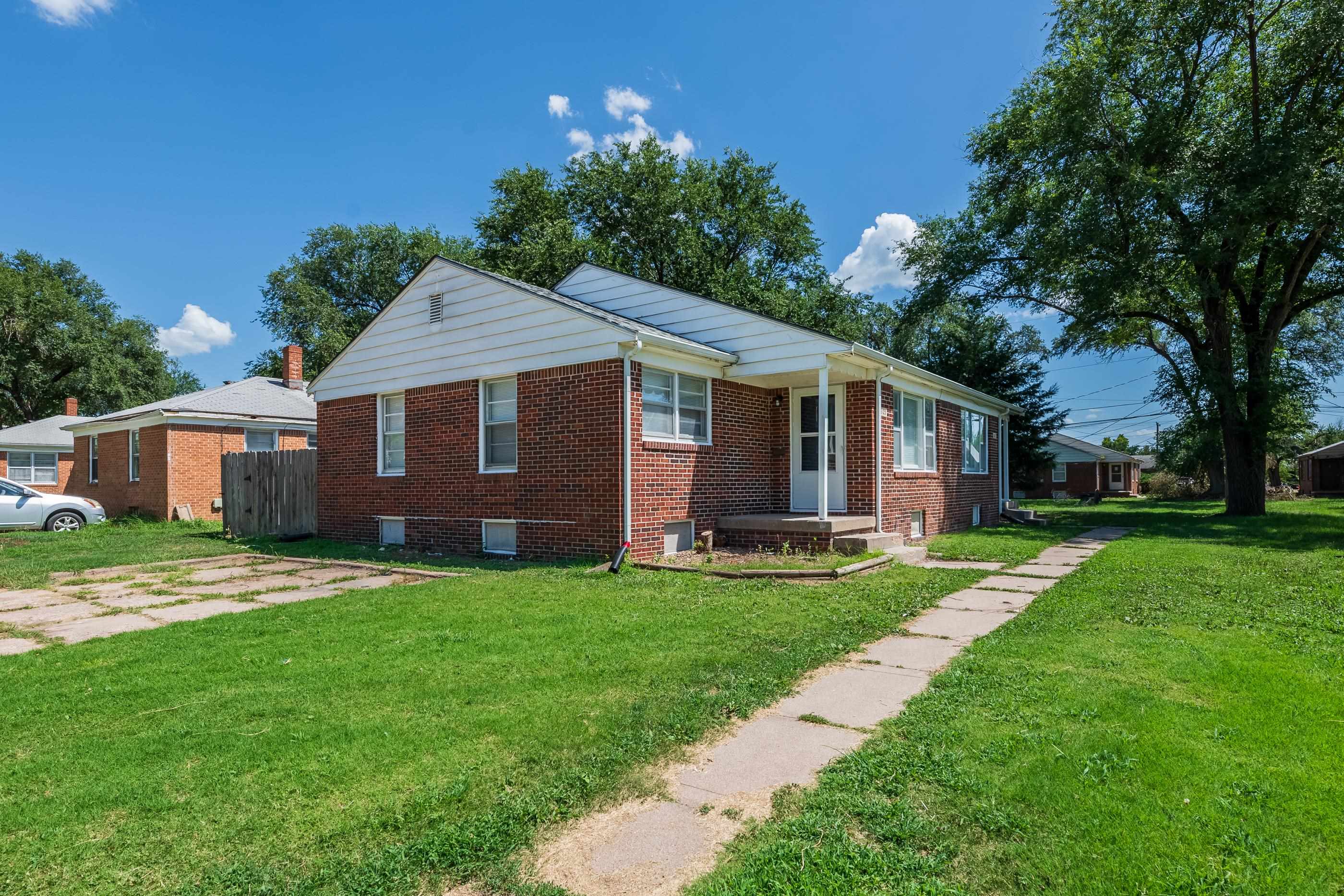 6125-6127 E Boston St Property Photo 1