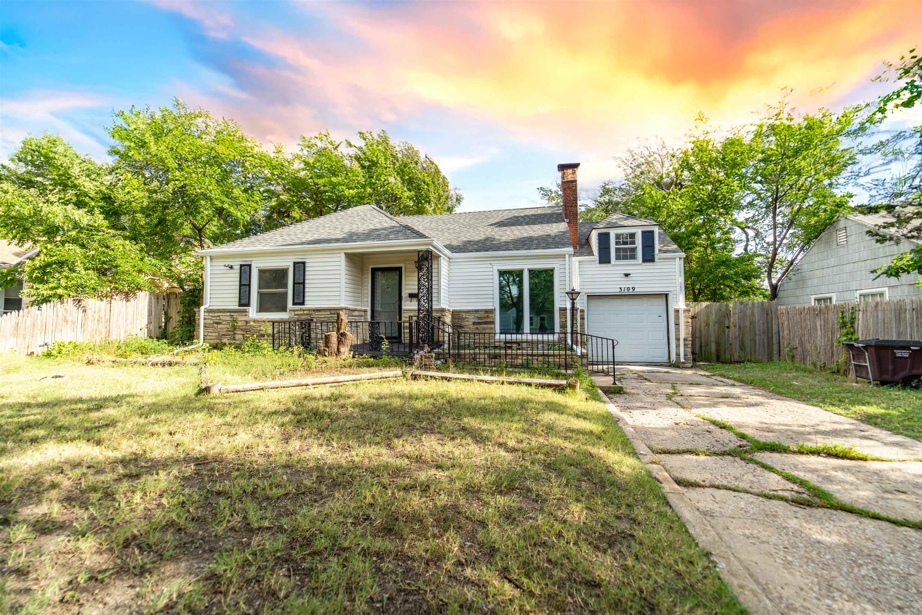 3109 E Maplewood Dr Property Photo 1