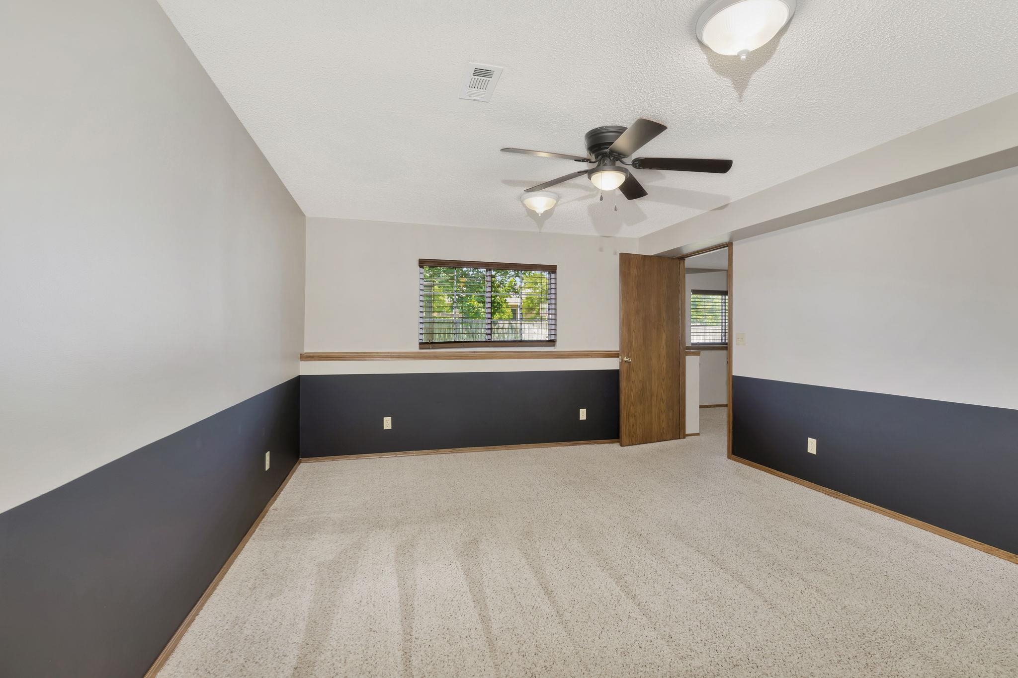 1341 N Lake Edge Cir Property Photo 20