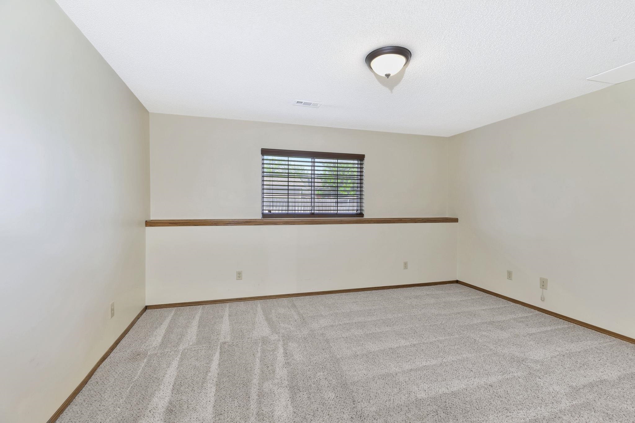 1341 N Lake Edge Cir Property Photo 21