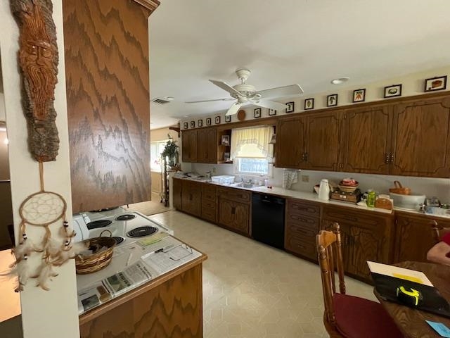 933 Spruce Street Property Photo 3