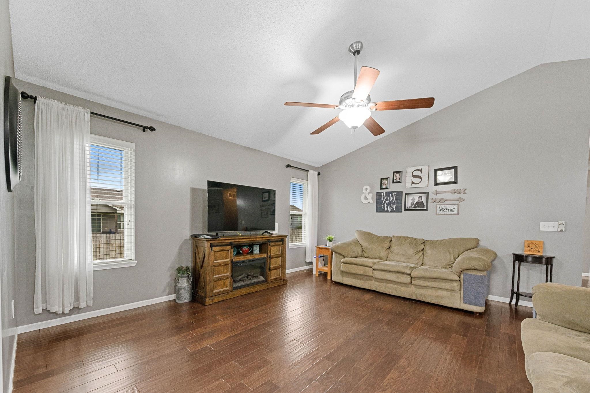 2457 E Dory Ct. Property Photo 3