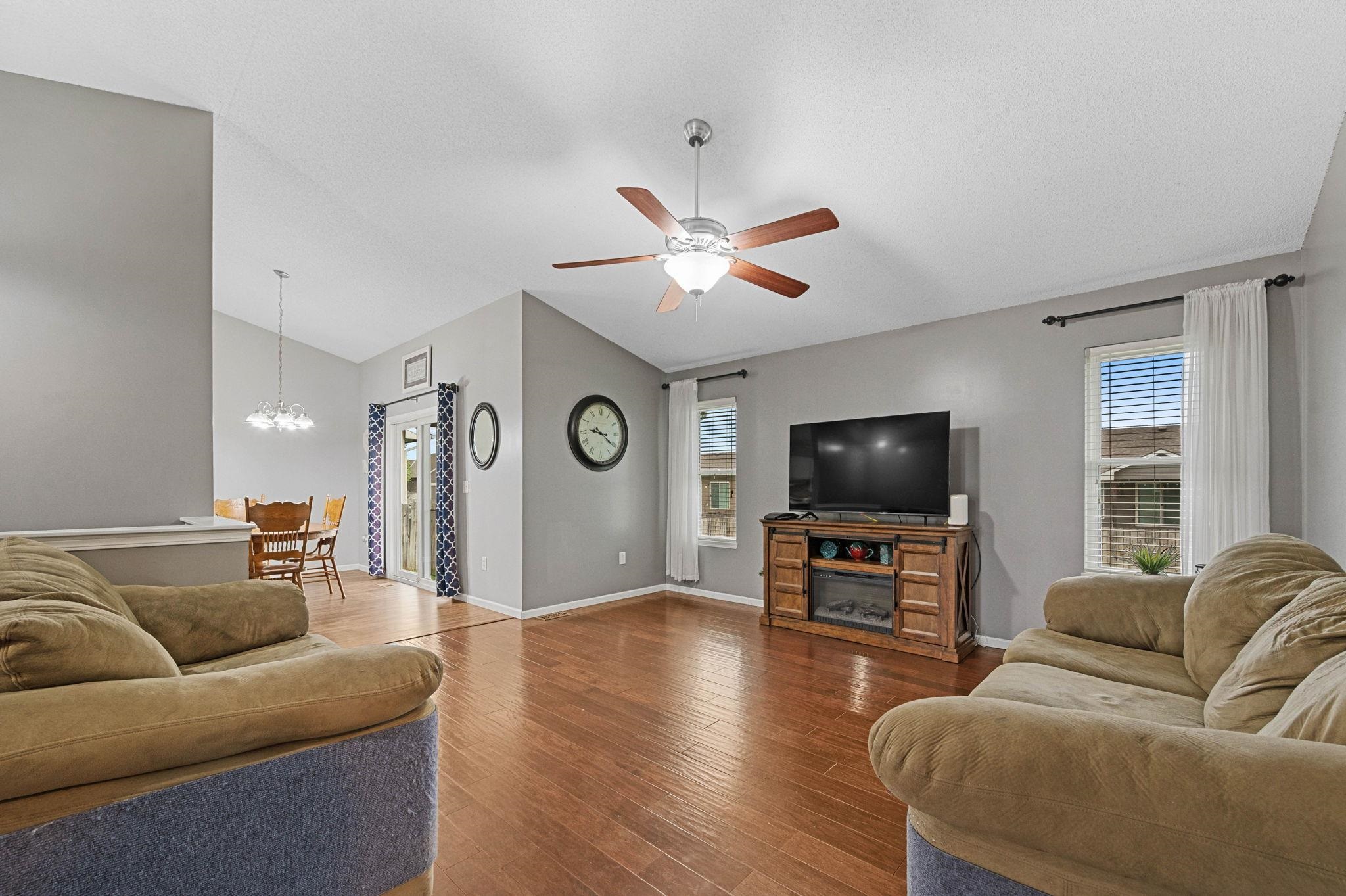 2457 E Dory Ct. Property Photo 4
