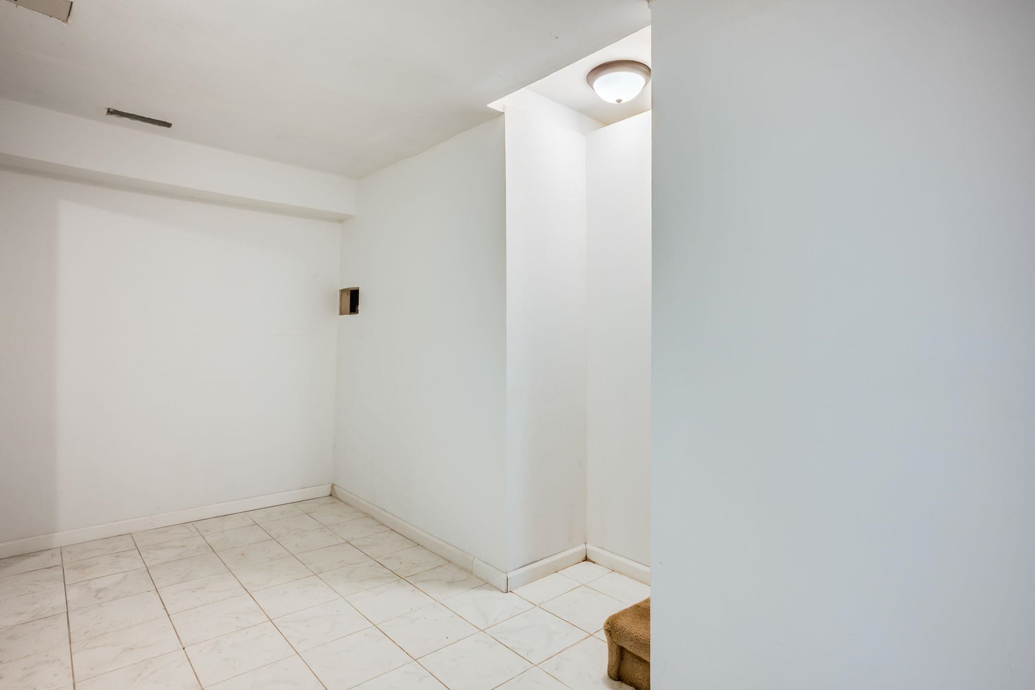 2338 S Linden Cir Property Photo 24