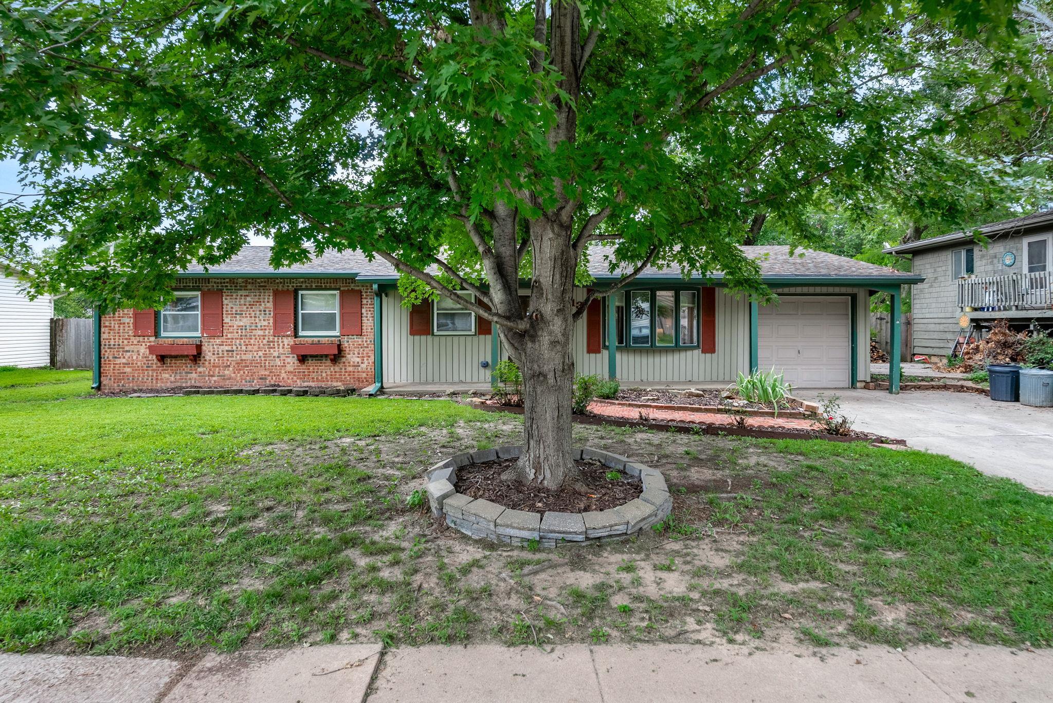 913 N Wilbur Ln Property Photo 1