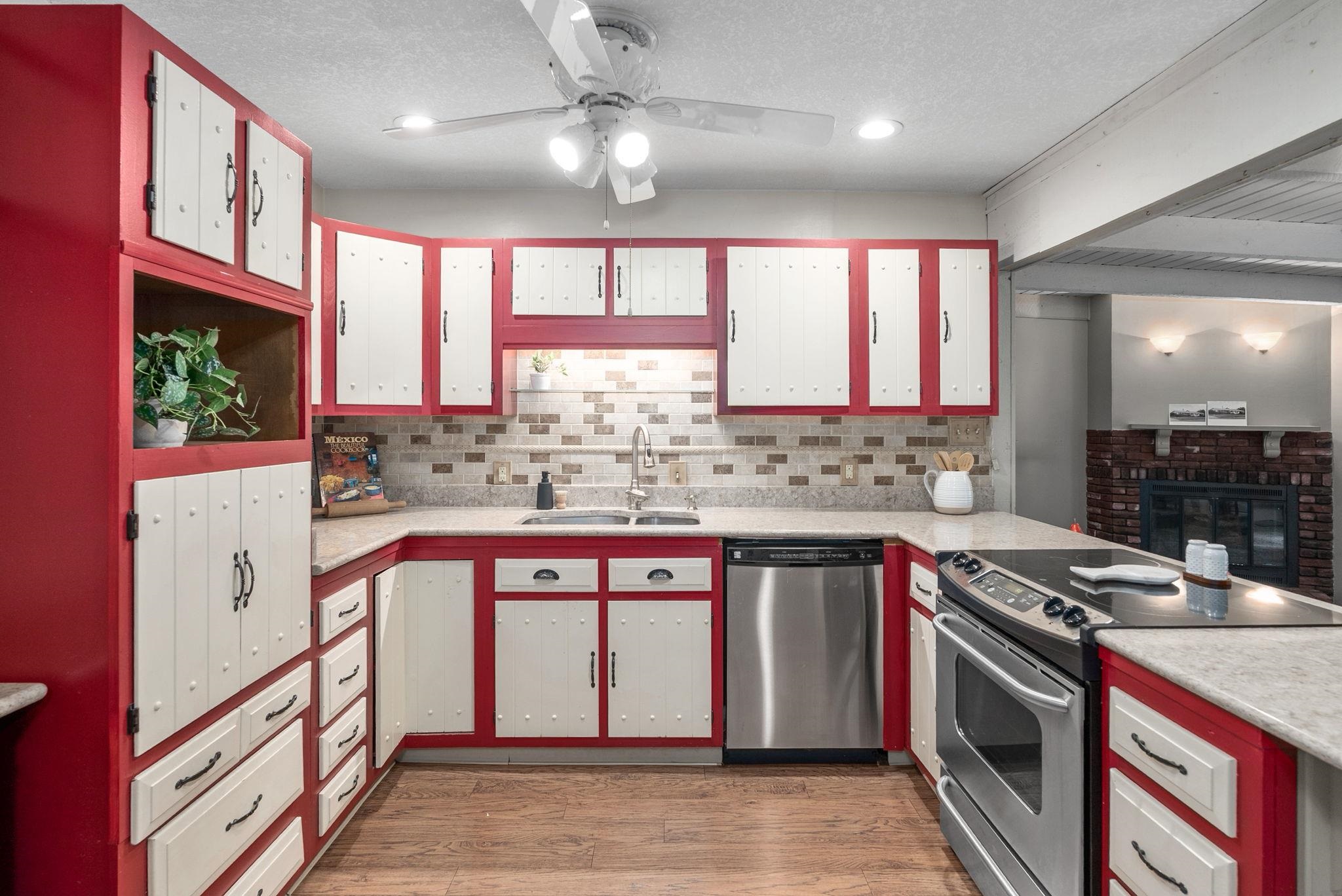 913 N Wilbur Ln Property Photo 6