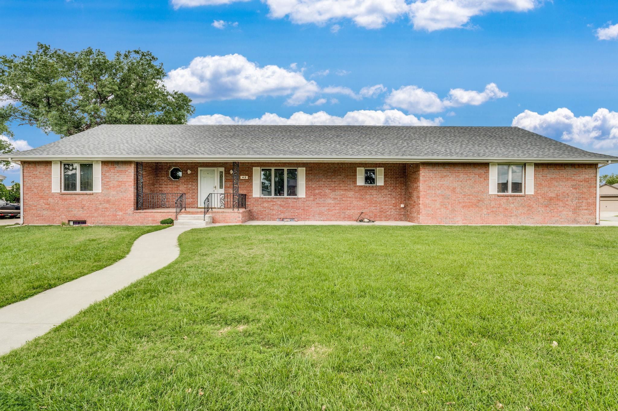 42 Detroit Dr Property Photo 1