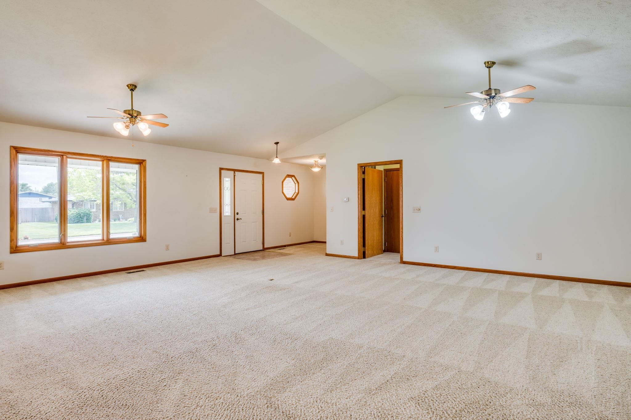 42 Detroit Dr Property Photo 4