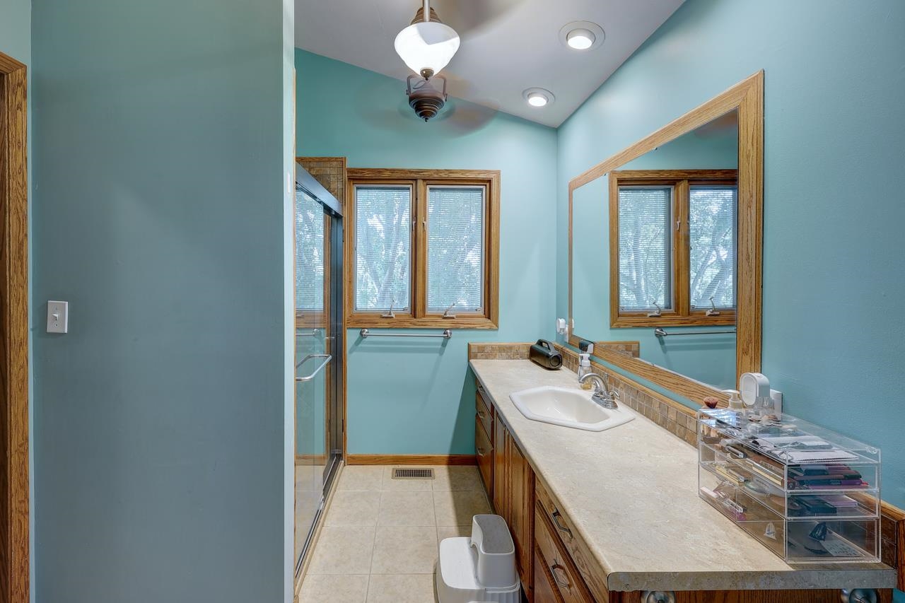 3408 Lakeshore Drive Property Photo 17