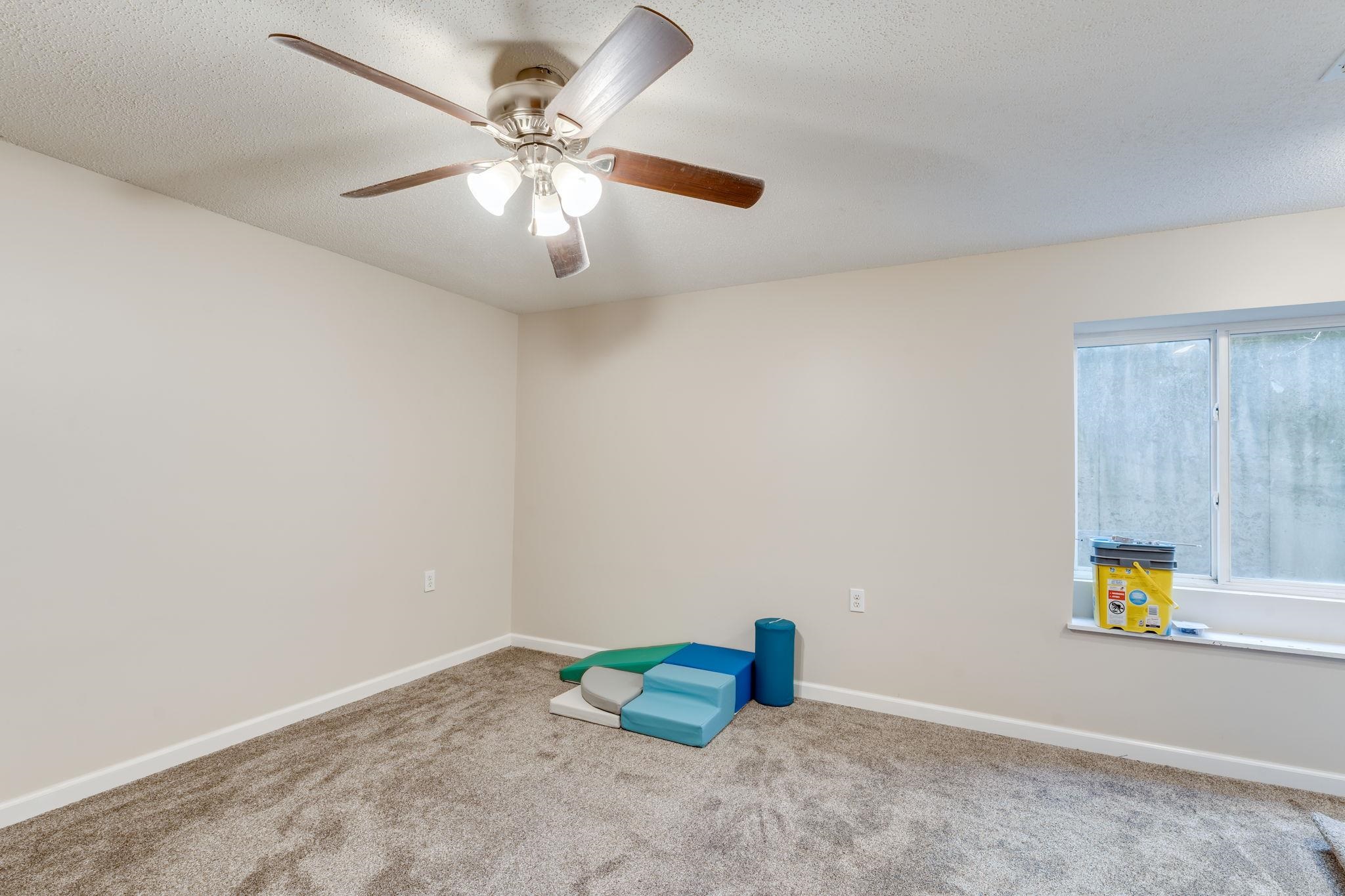 1124 N Parkway Dr Property Photo 24
