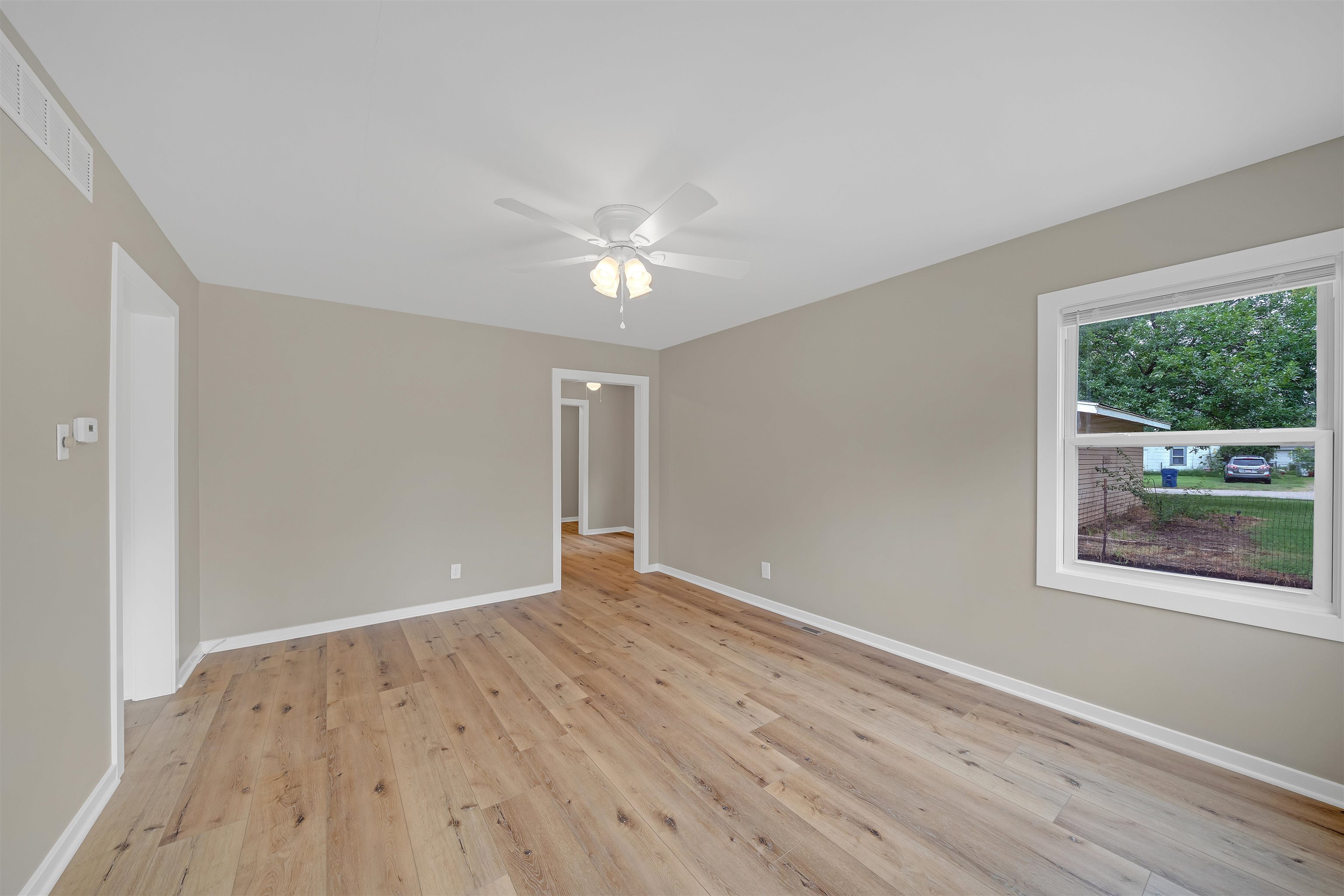 349 N Elder St Property Photo 4