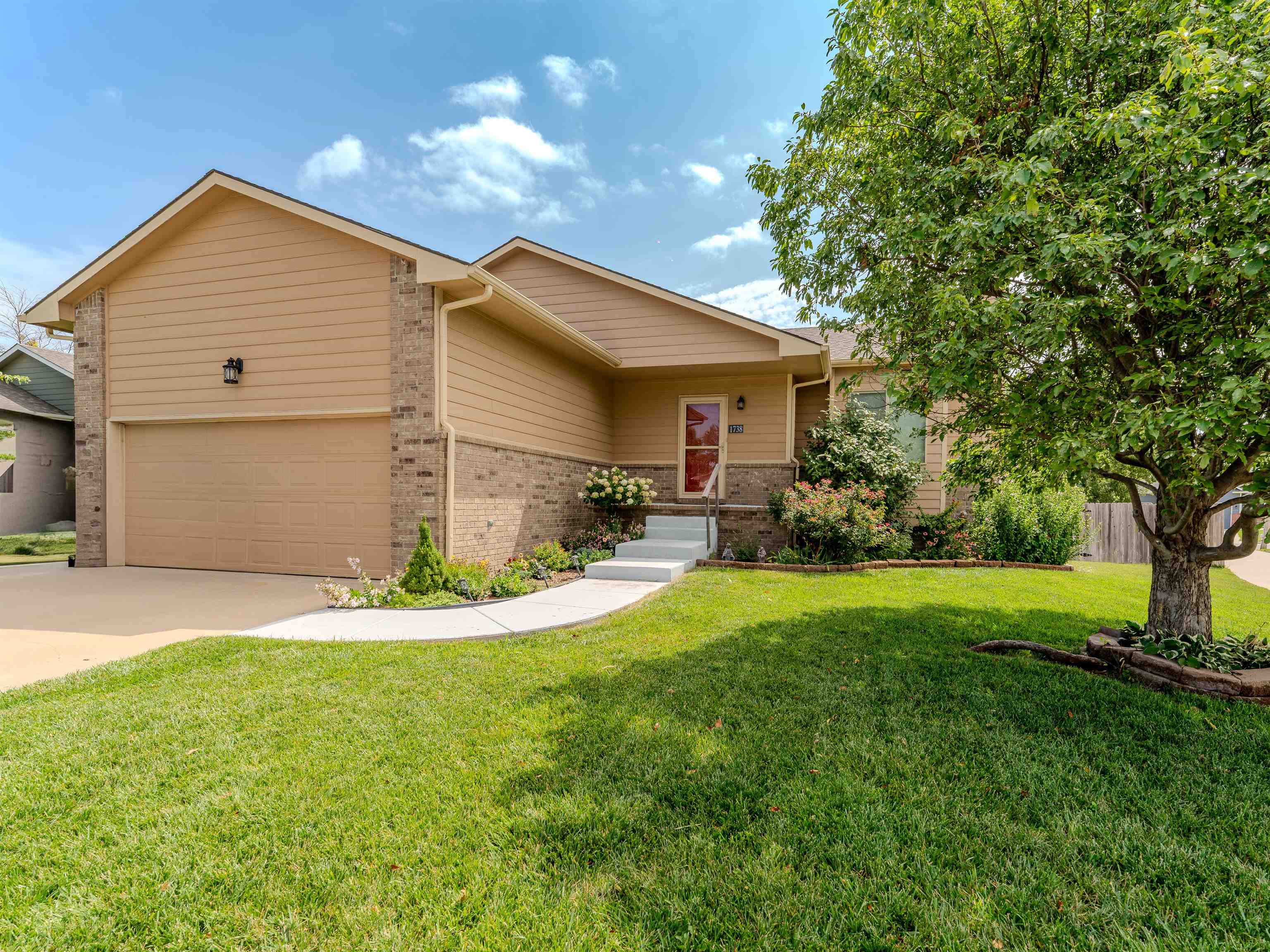 1738 N Black Locust Ct Property Photo 1