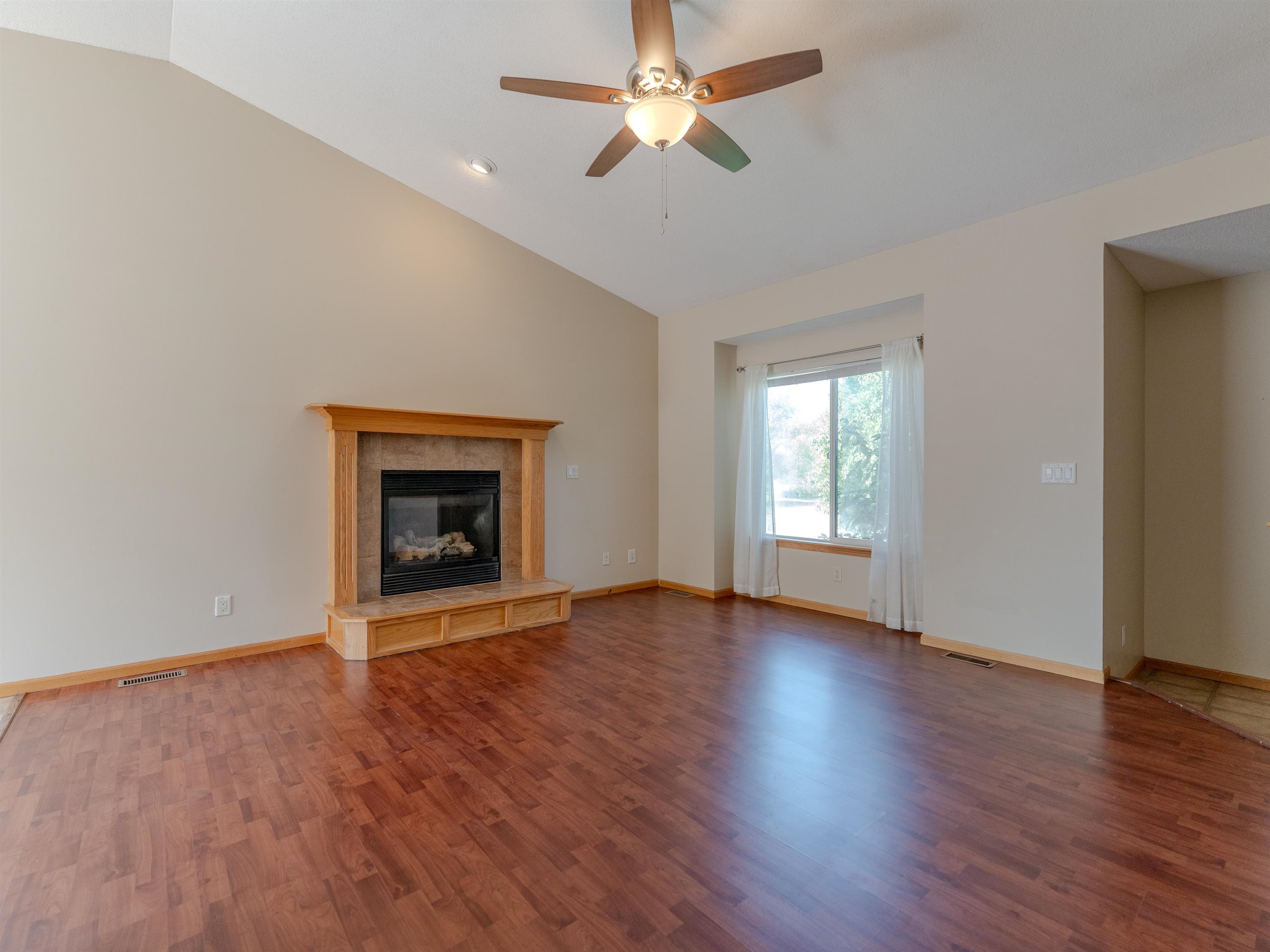 1738 N Black Locust Ct Property Photo 4